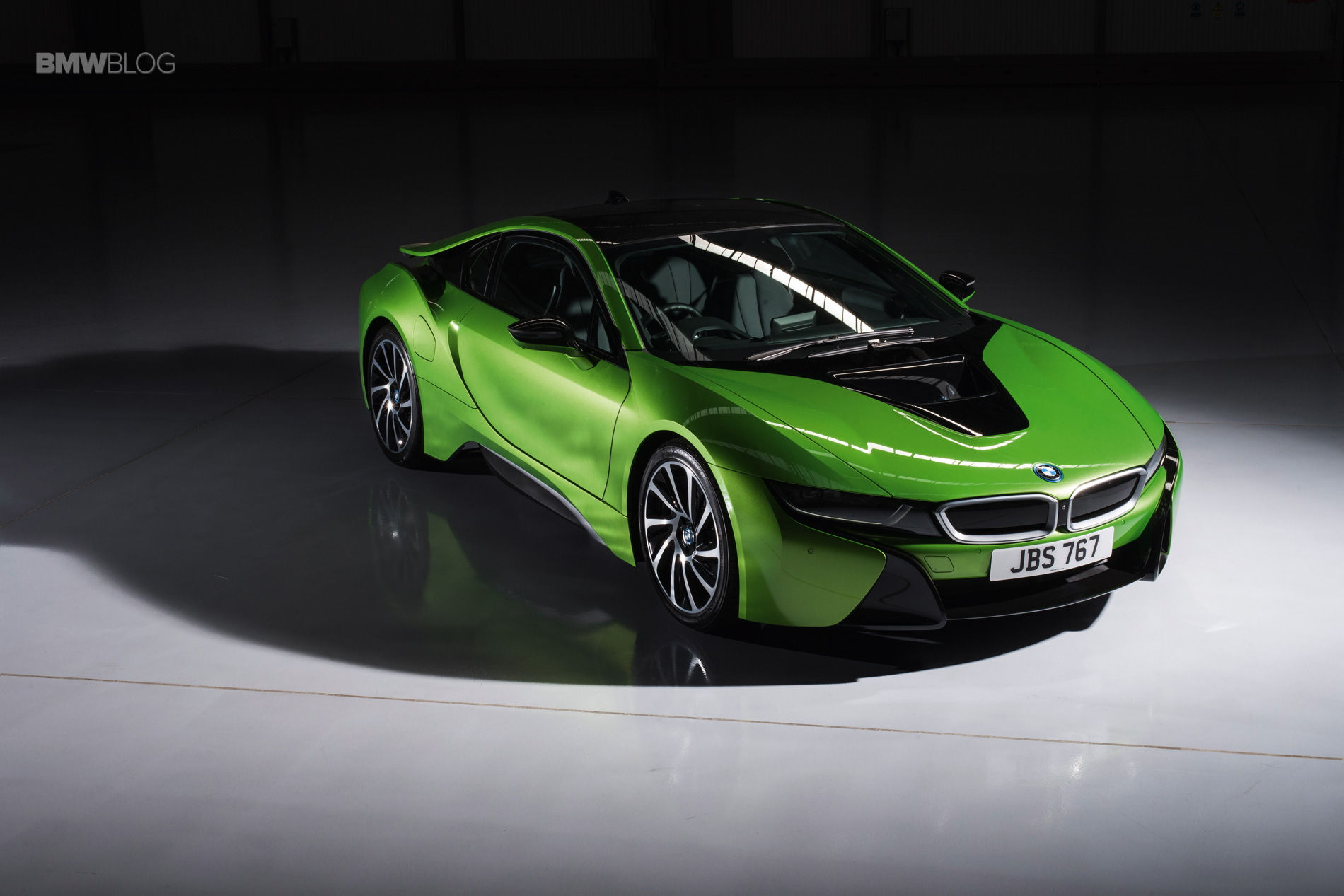 Wallpaper #En3o844Bnwiau_P6-w7433 BMW Offers Individual Colors for the i8 Hybrid Sportscar