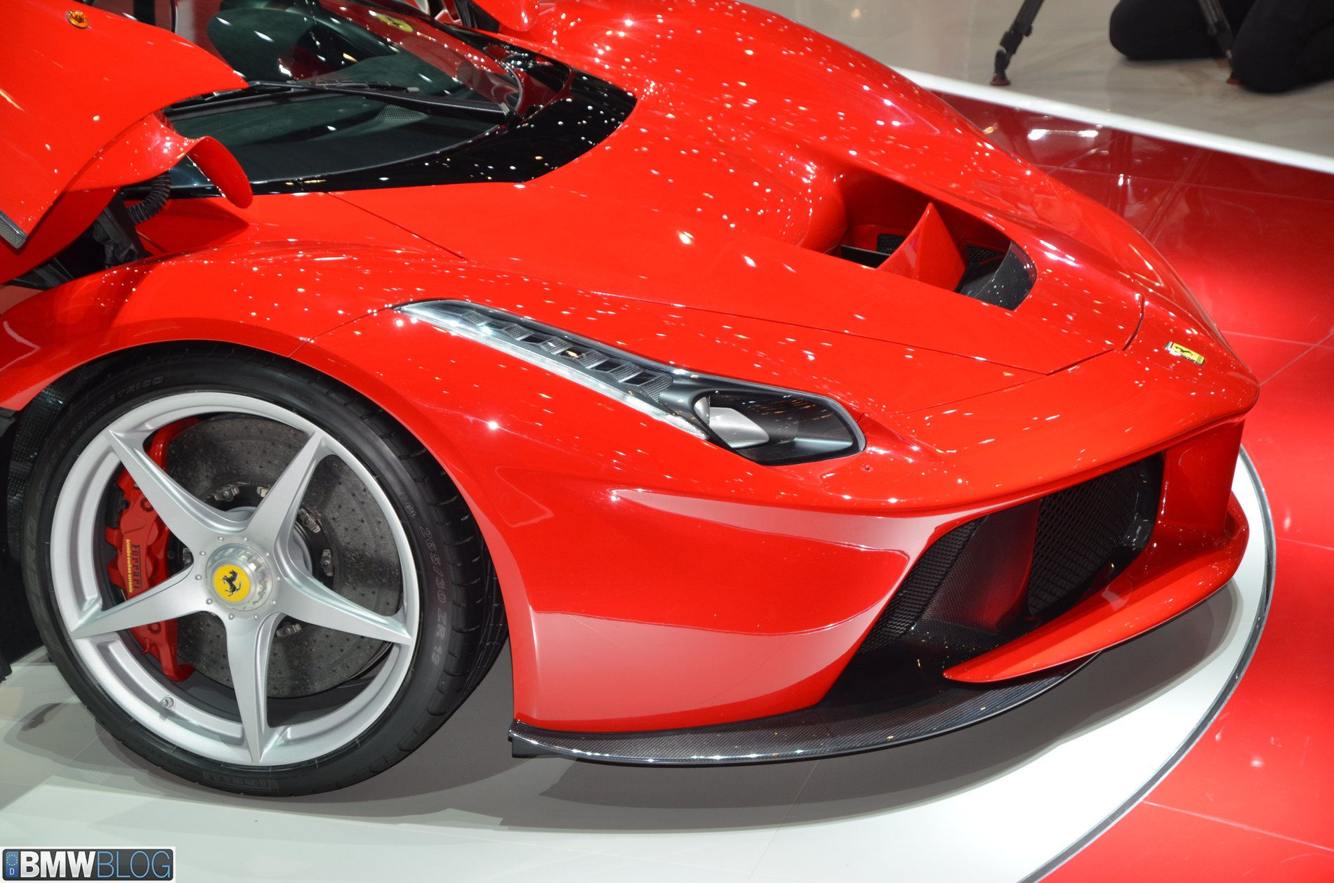 Wallpaper #IamqKZMBMYaX5LKBcdT3242 2013 Geneva Laferrari a Hybrid with 949 Hp
