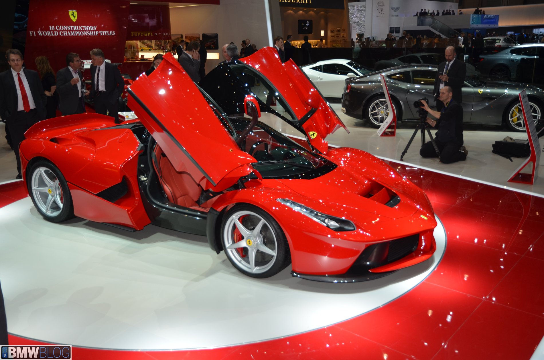 Wallpaper #IamqKZMBMYaX5LKBcdT372 2013 Geneva Laferrari a Hybrid with 949 Hp