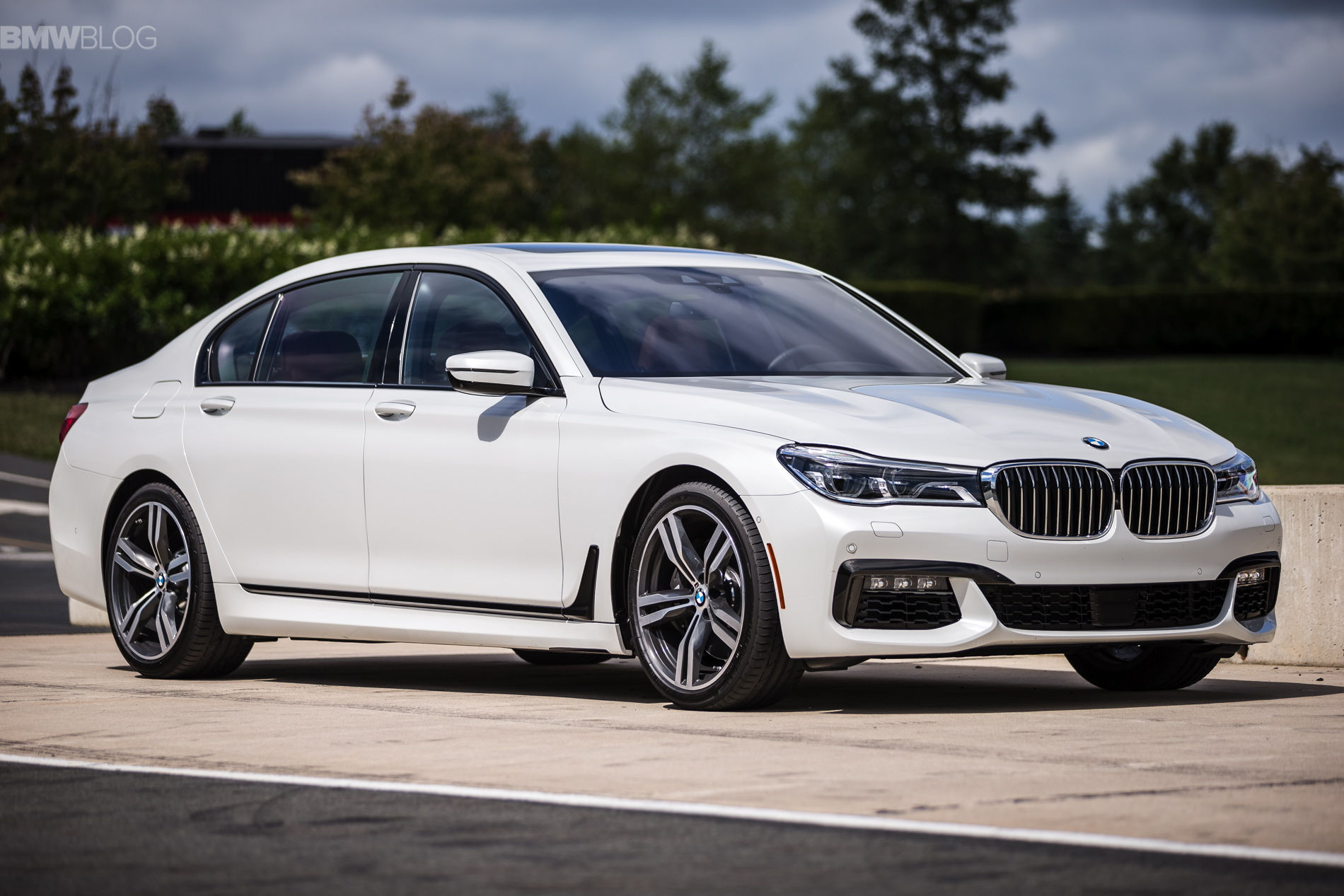 Wallpaper #HhmgGI8BtGB6xQ78TXKn58 Is the M760i the Perfect Performance 7 Series