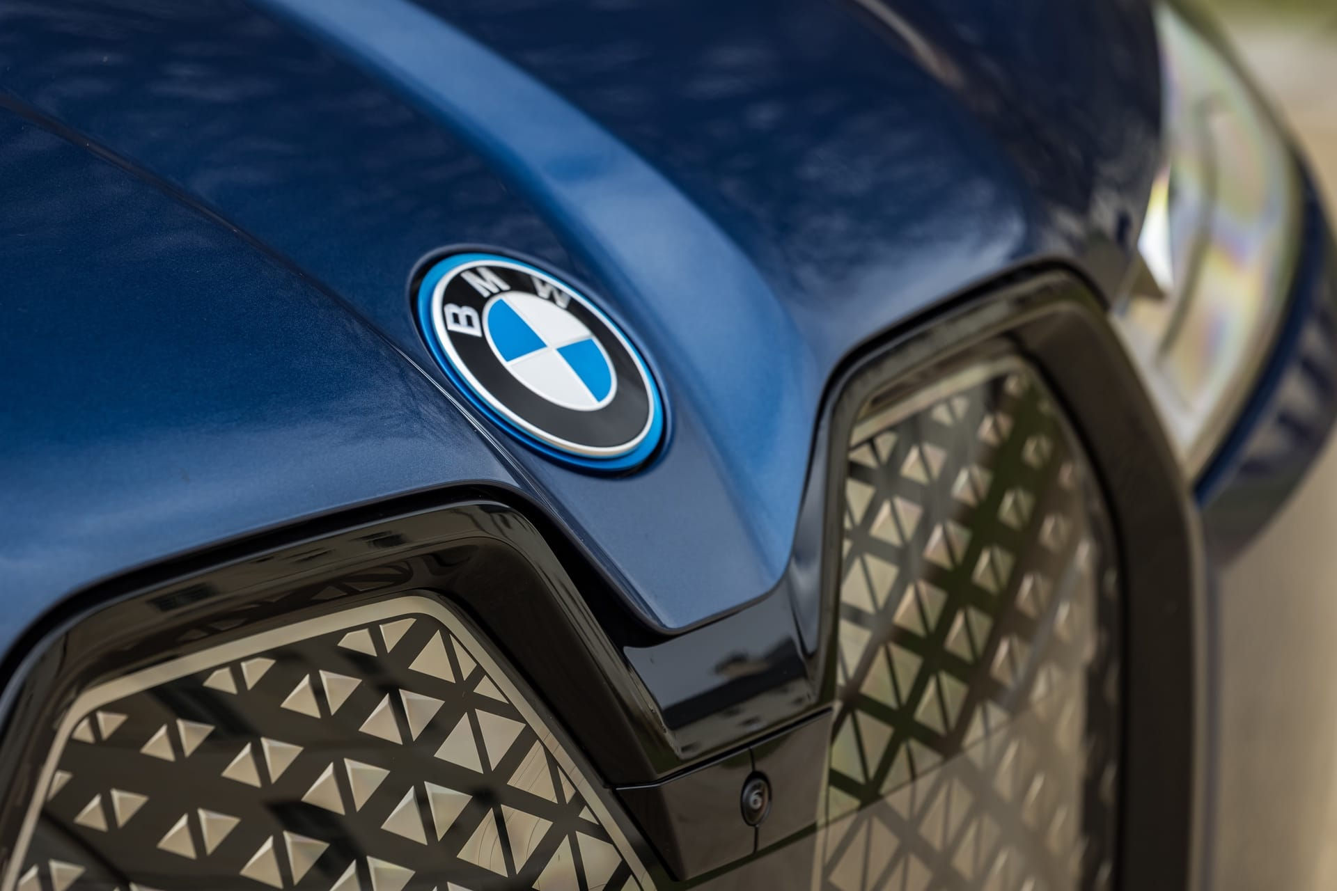 Wallpaper #emfj_ZIBSpphPi3-hJ0I140 BMW to Bring Color Changing Paint Technology to the Ces in January