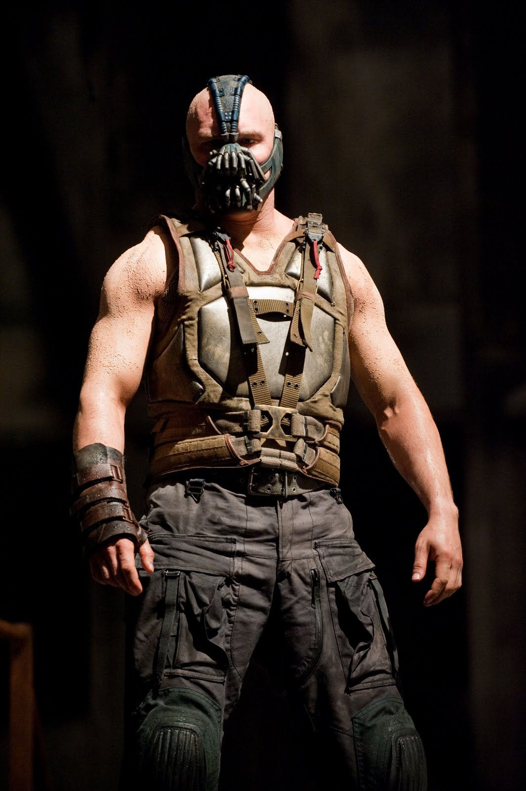Wallpaper #-dt2XZcBzF5tfotJT-Ps95 The Man Behind the Mask Unveiling the Actor Who Plays Bane