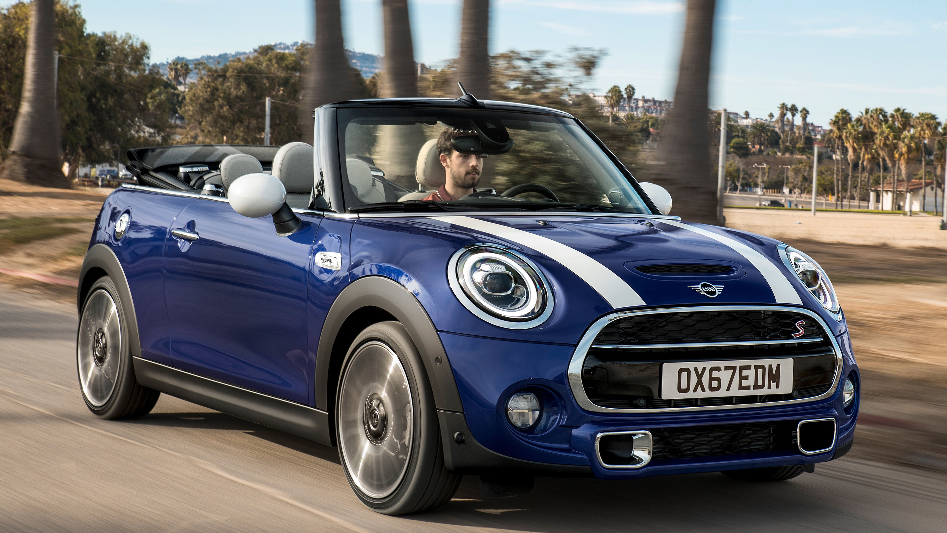Wallpaper #DWd__ZIBSpphPi3-j5zr261 British New Official Mini Union Jack Desert Rfeie