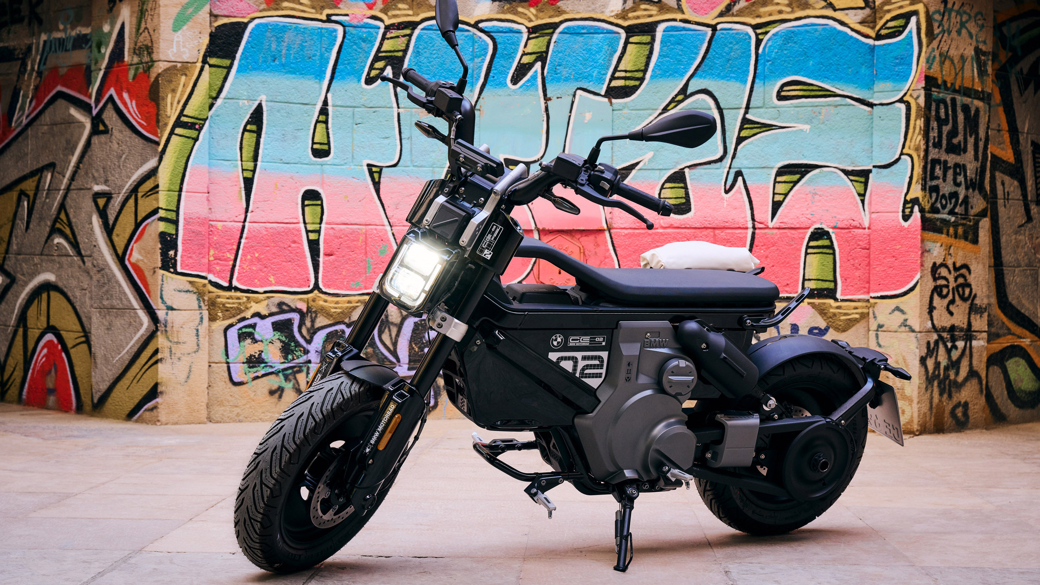 Wallpaper #8QO8ZJMBpyOg8YnEr9cZ252 The BMW Ce 02 is a Cool Little Electric Scooter from BMW Motorrad Top