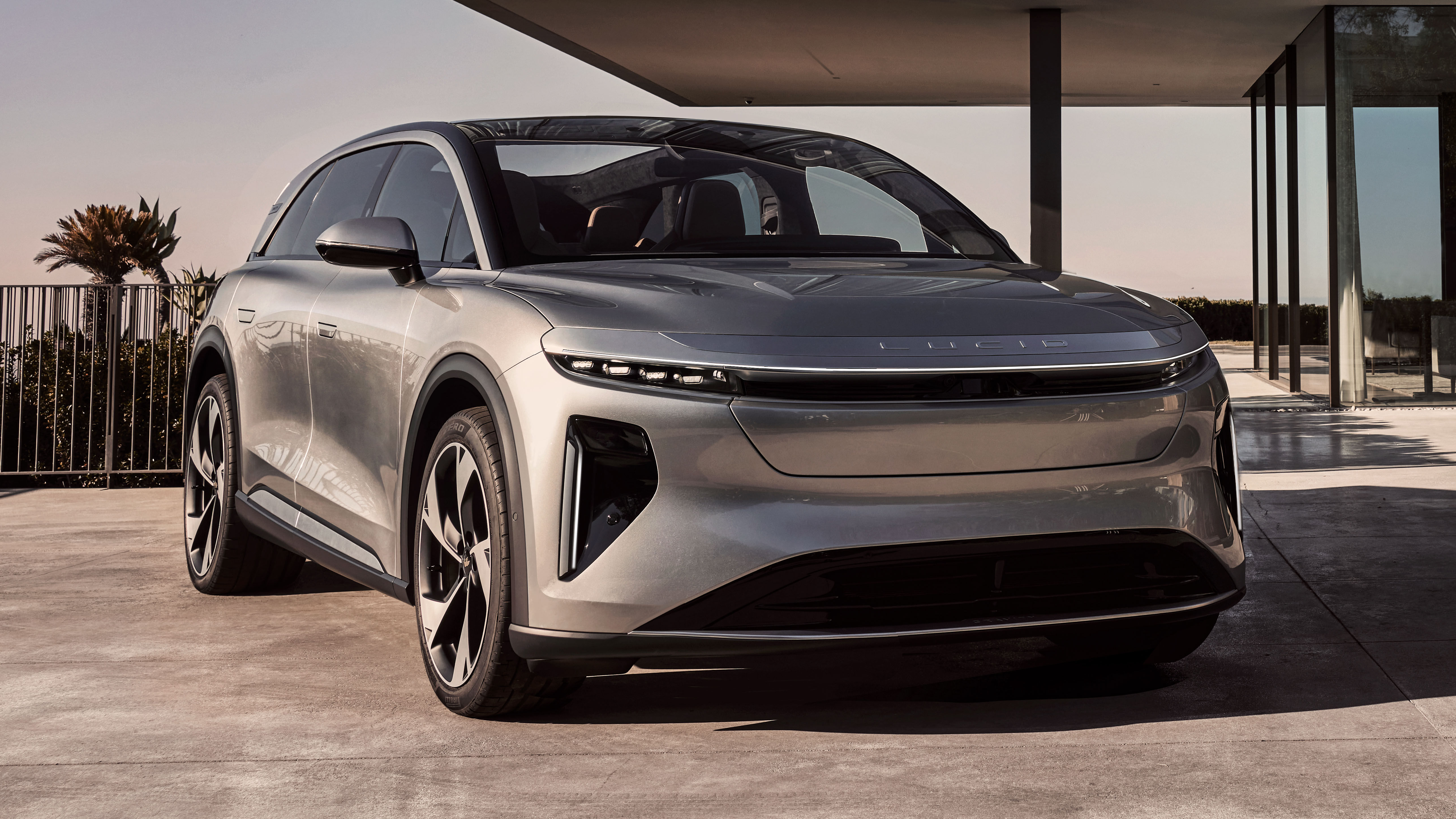 Wallpaper #JmcxBpMBSpphPi3-_8BK25 The Lucid Gravity SUV Looks Awesome and Has 440 Miles of Estimated