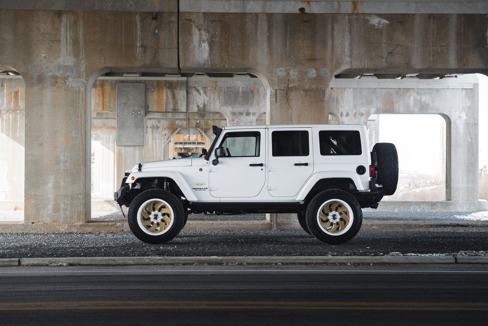 Wallpaper #exl7O48BtGB6xQ78W7DK38 Lifted Jeep Wrangler Jk Rolling on Gold Fuel Rims with Colormatched