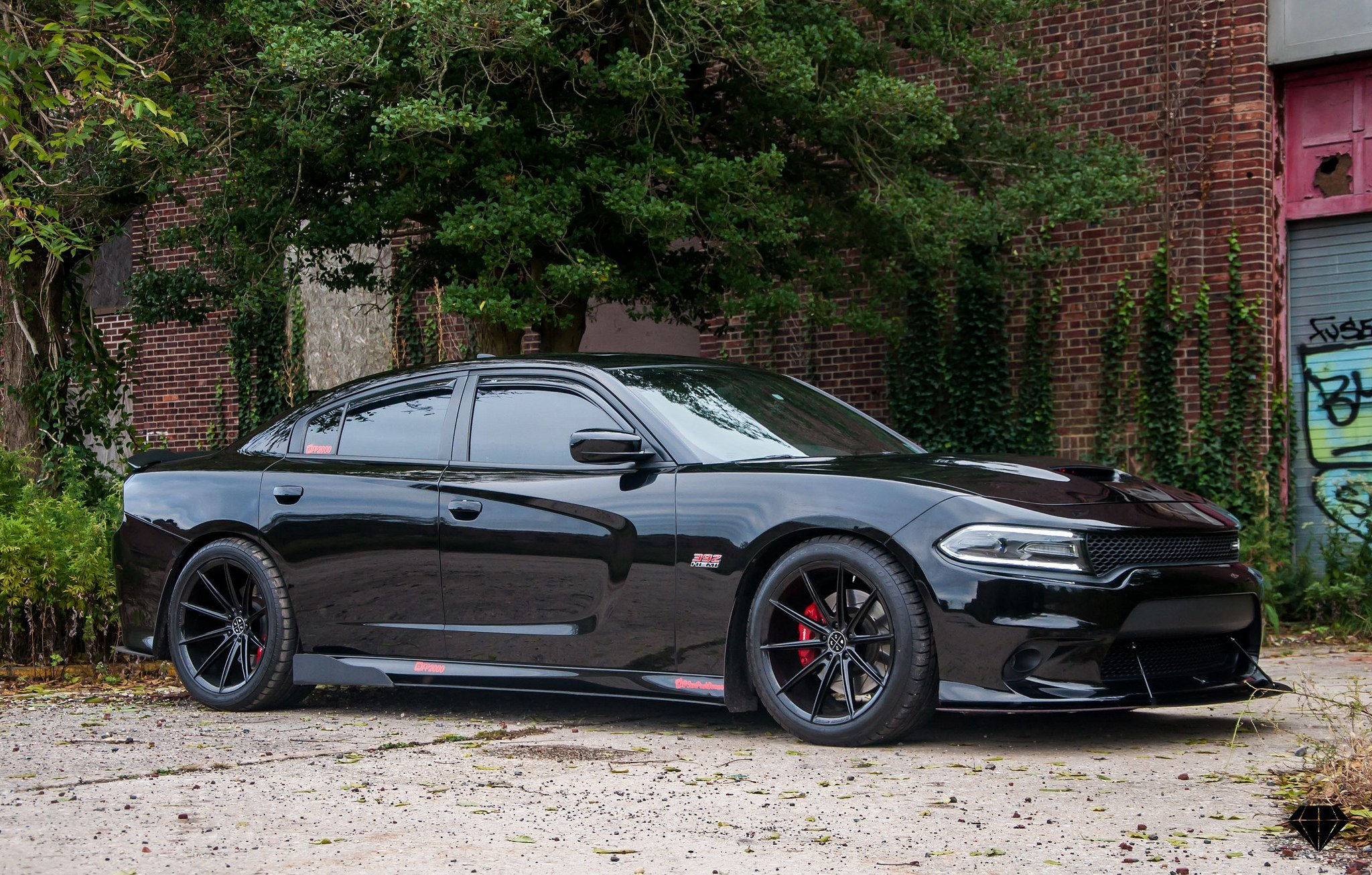 Wallpaper #xmfK55IBSpphPi3-yzmm96 Blacked Out Dodge Charger with Contrasting Red Calipers and Accents