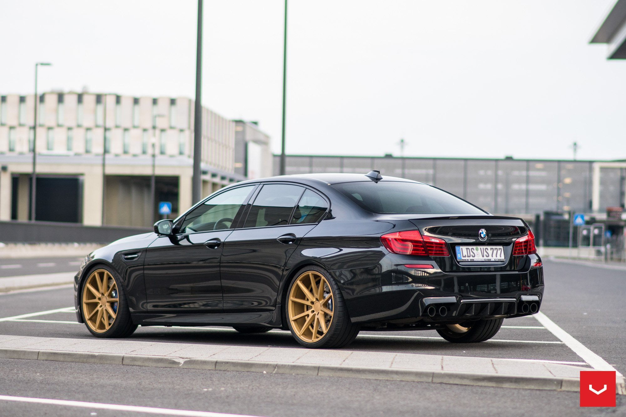 Wallpaper #aUVhj44B7YBJg1BV-50o52 Bold BMW 5 Series Sedan Rocking Gold Vossen Rims Caridcom Gallery