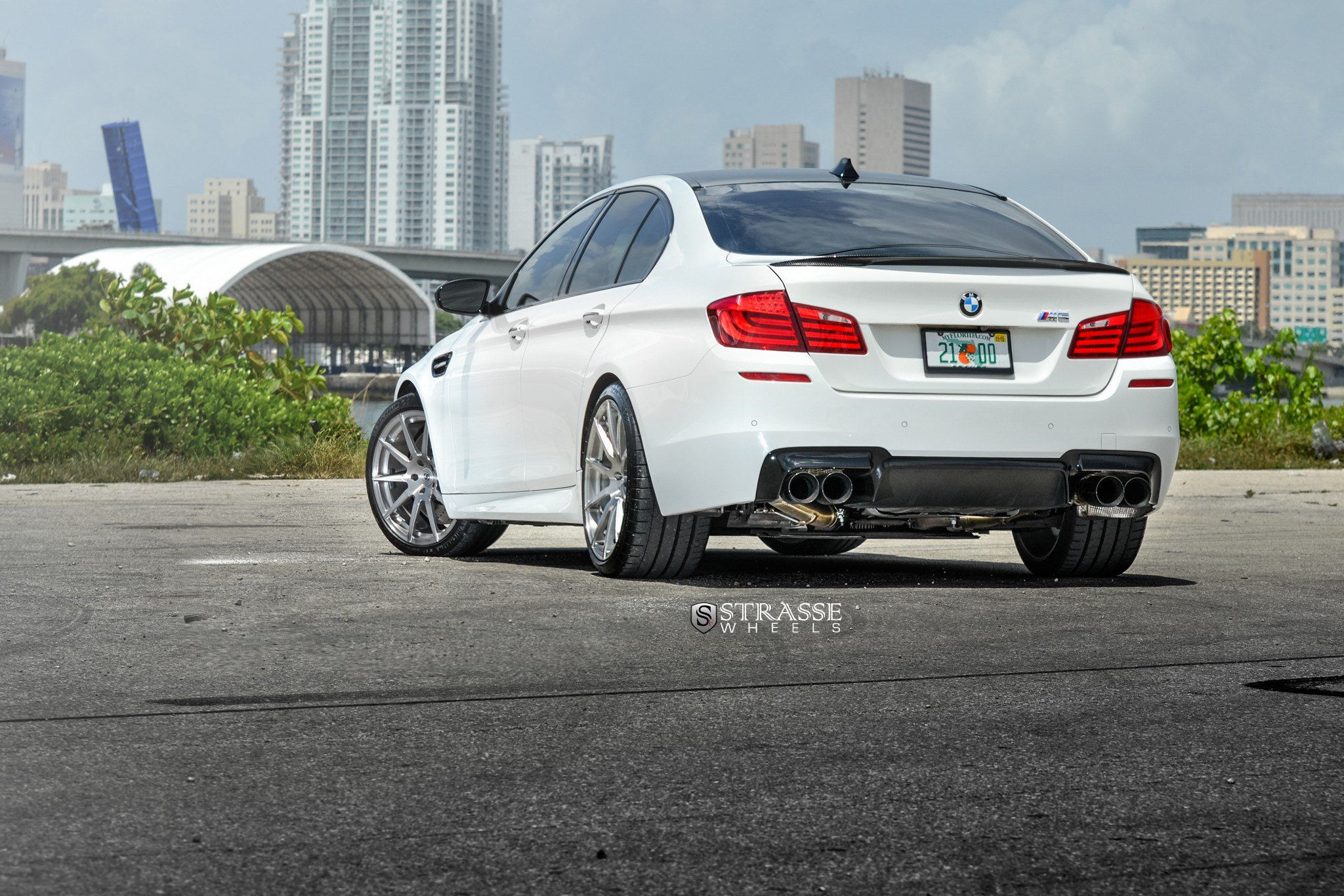 Wallpaper #v3fdJpMB-pgBXx60JaPB41 Minor Yet Stylish Changes Done to White BMW 5 Series Caridcom Gallery