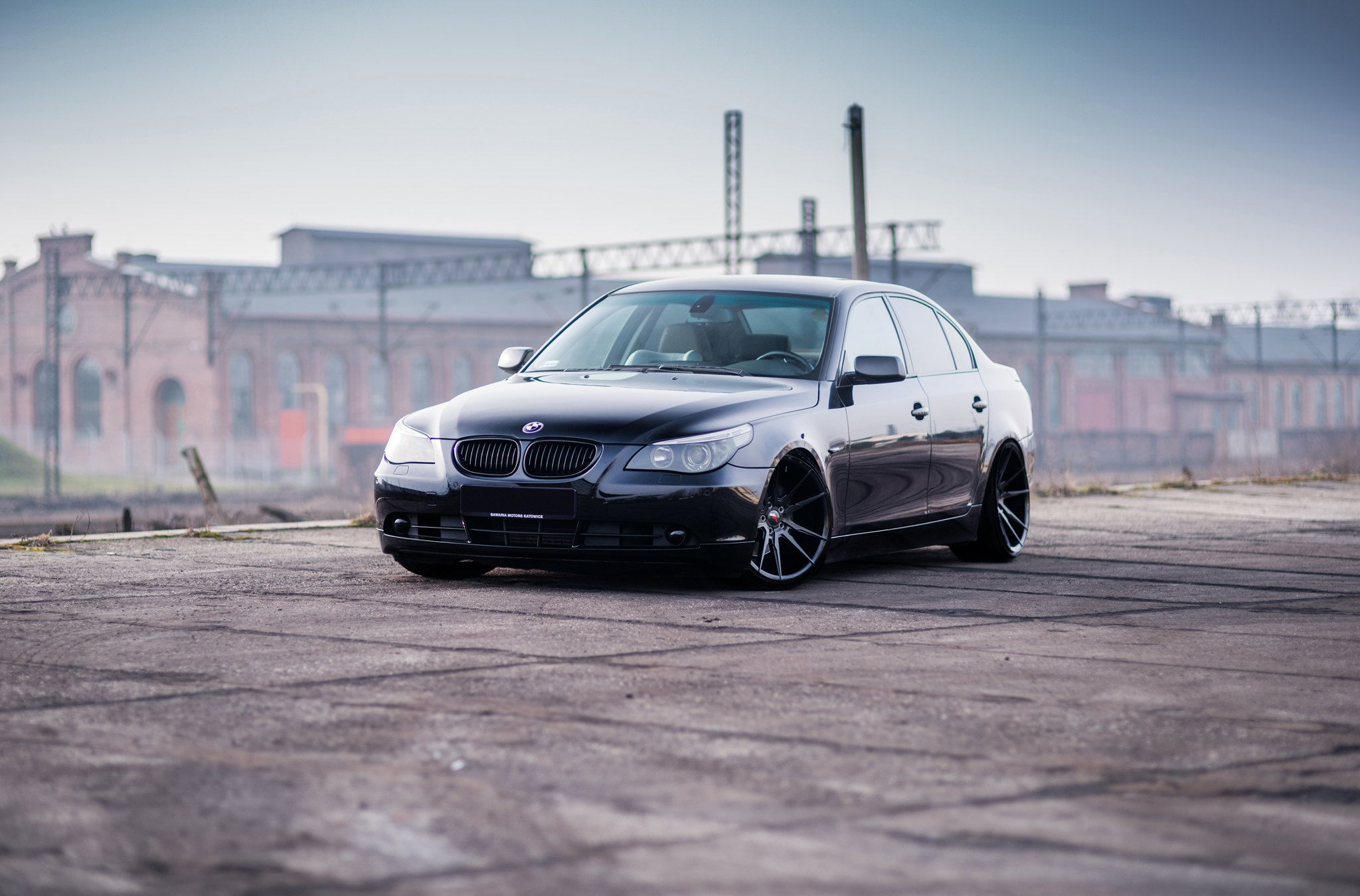 Wallpaper #4xVguI4BmMigT4UnAlSP59 Hiper Black Jr Wheels Giving BMW 5 Series a Mysterious Appearanc