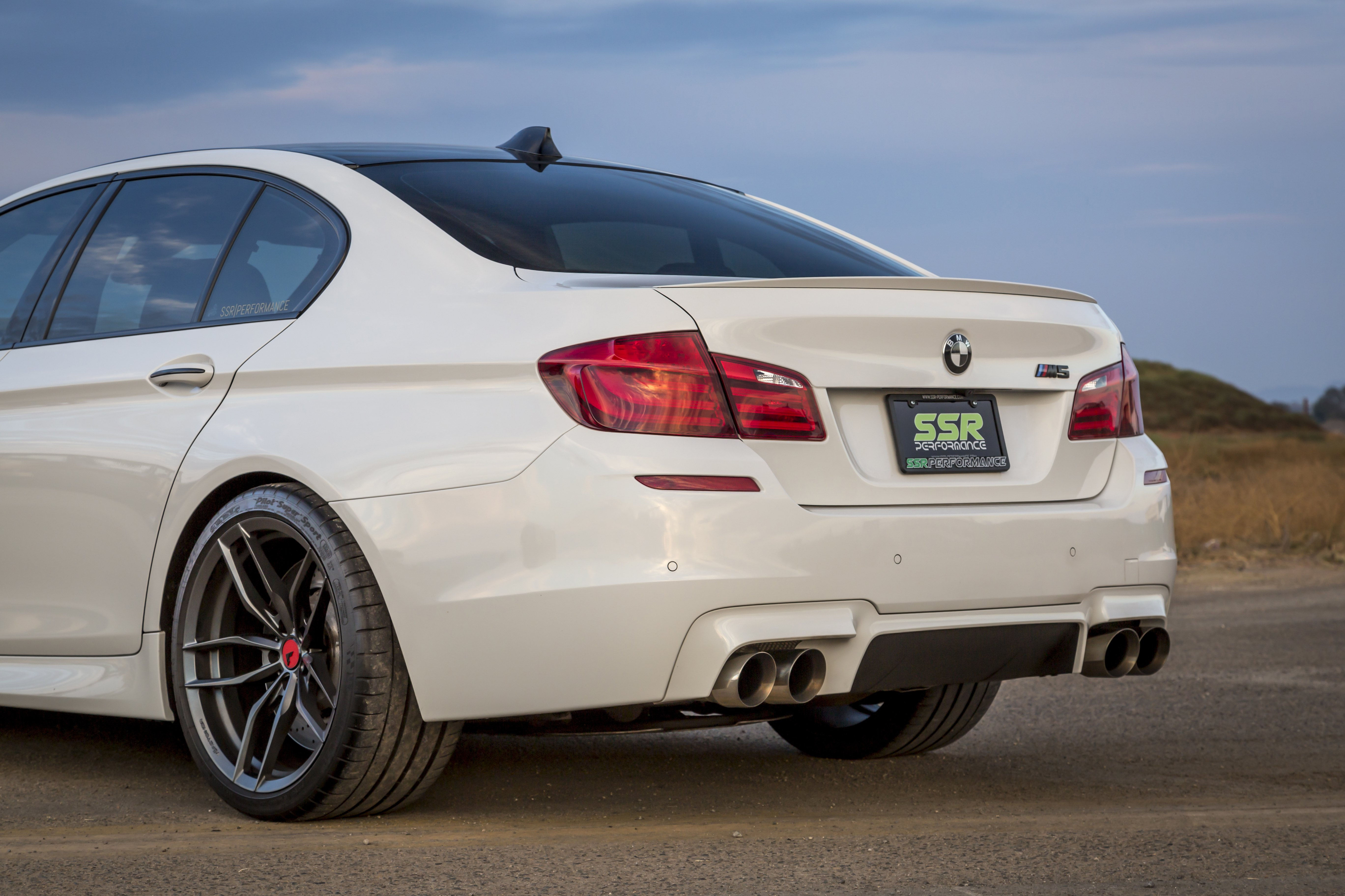 Wallpaper #v3fdJpMB-pgBXx60JaPB251 Blacked Out Grille Adds a Touch of Modernity to White BMW 5 Series