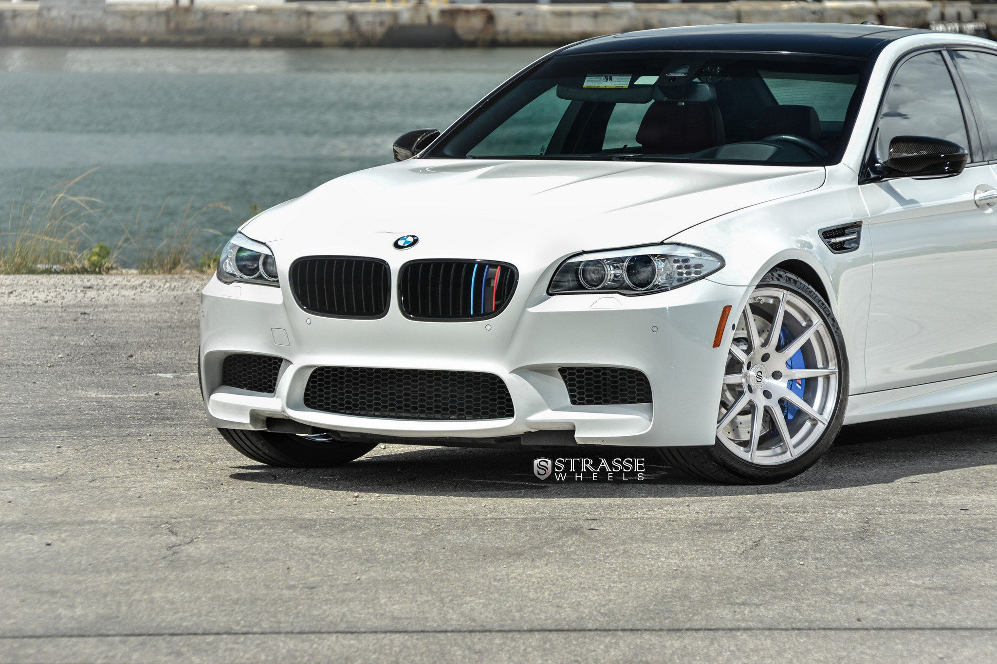 Wallpaper #v3fdJpMB-pgBXx60JaPB108 Minor Yet Stylish Changes Done to White BMW 5 Series Caridcom Gallery