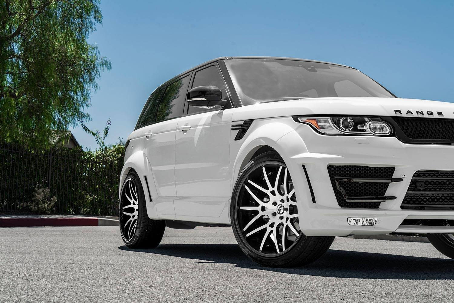 Wallpaper #HGc-B5MBSpphPi3-bcUr300 White Range Rover Sport with Blacked Out Mesh Grille Caridcom Gallery