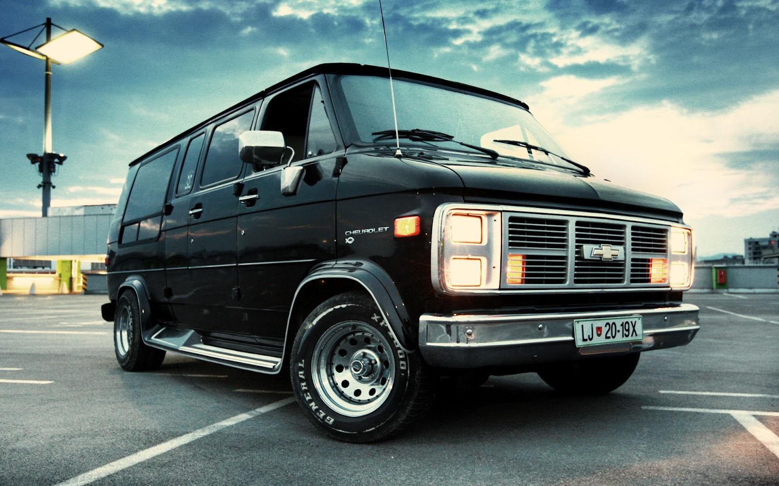 Wallpaper #LED4L5MBJhL2WPbaq7_N19 Caraibirockers Black Van