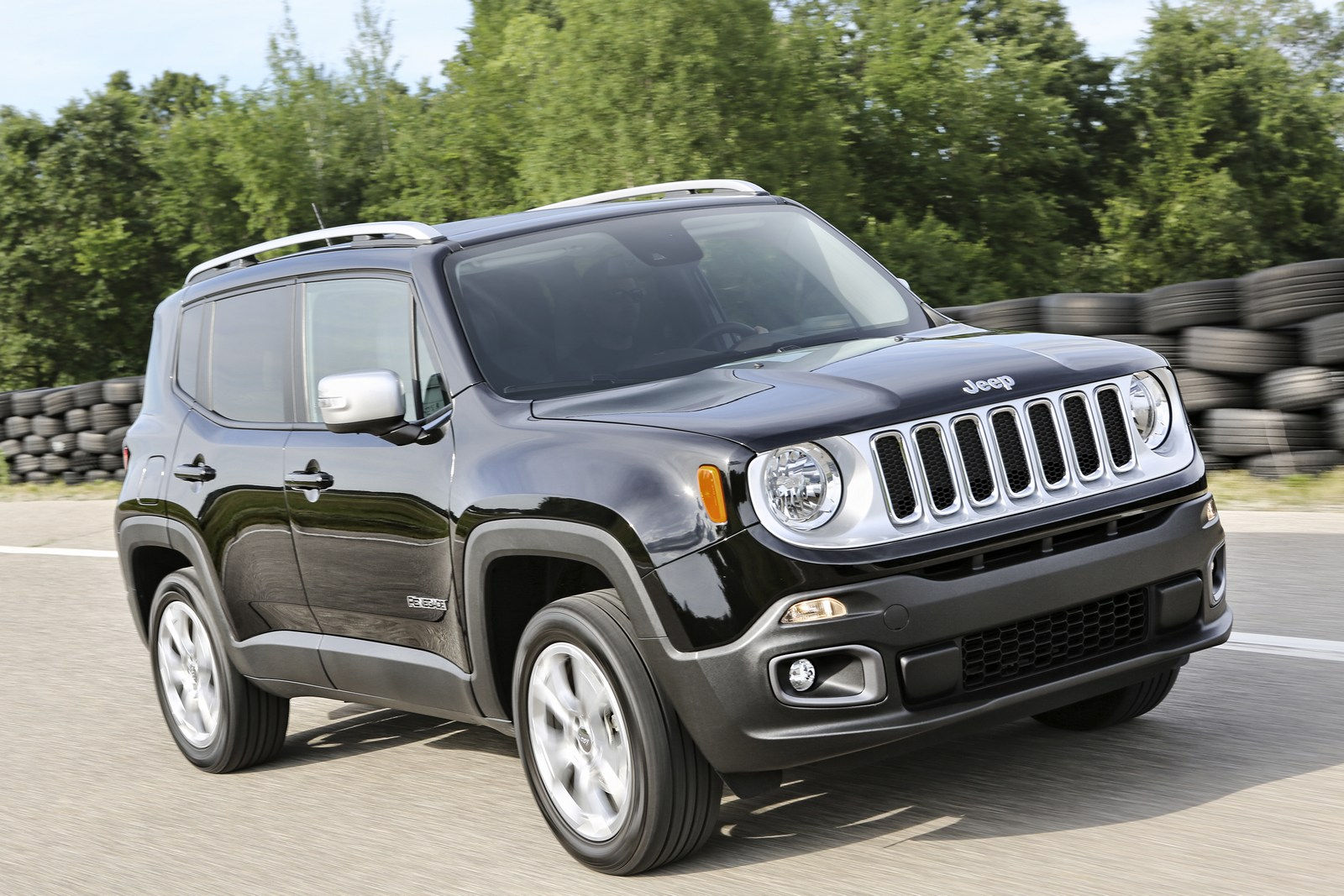 Wallpaper #TWhEFZMBSpphPi3-FQc3111 2018 Jeep Renegade Gains an Updated Interior and New Standard Equipment