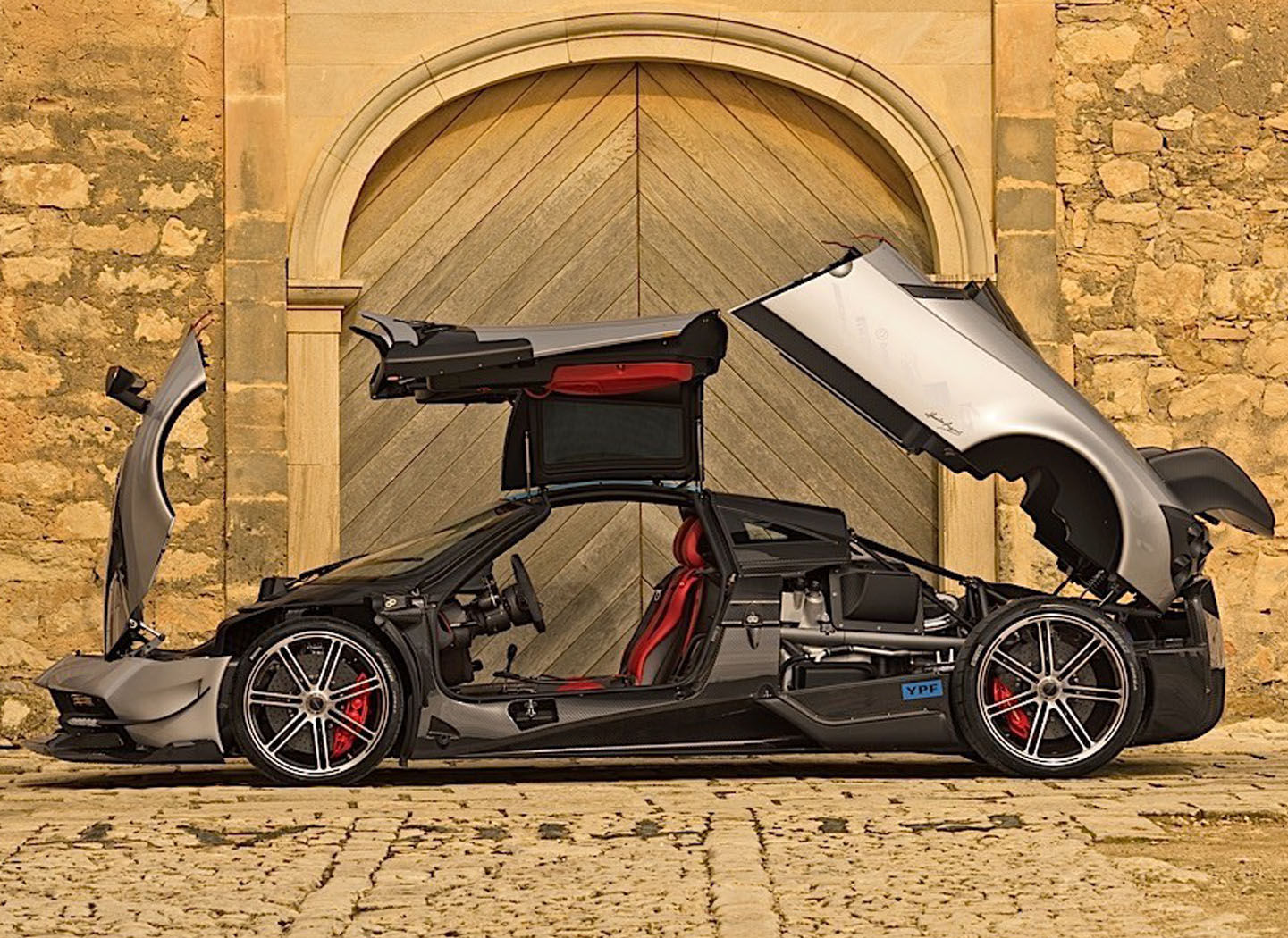 Wallpaper #u2fDApMBSpphPi3-orAs264 The Latest Paganis Supercar Made Only 20 Units