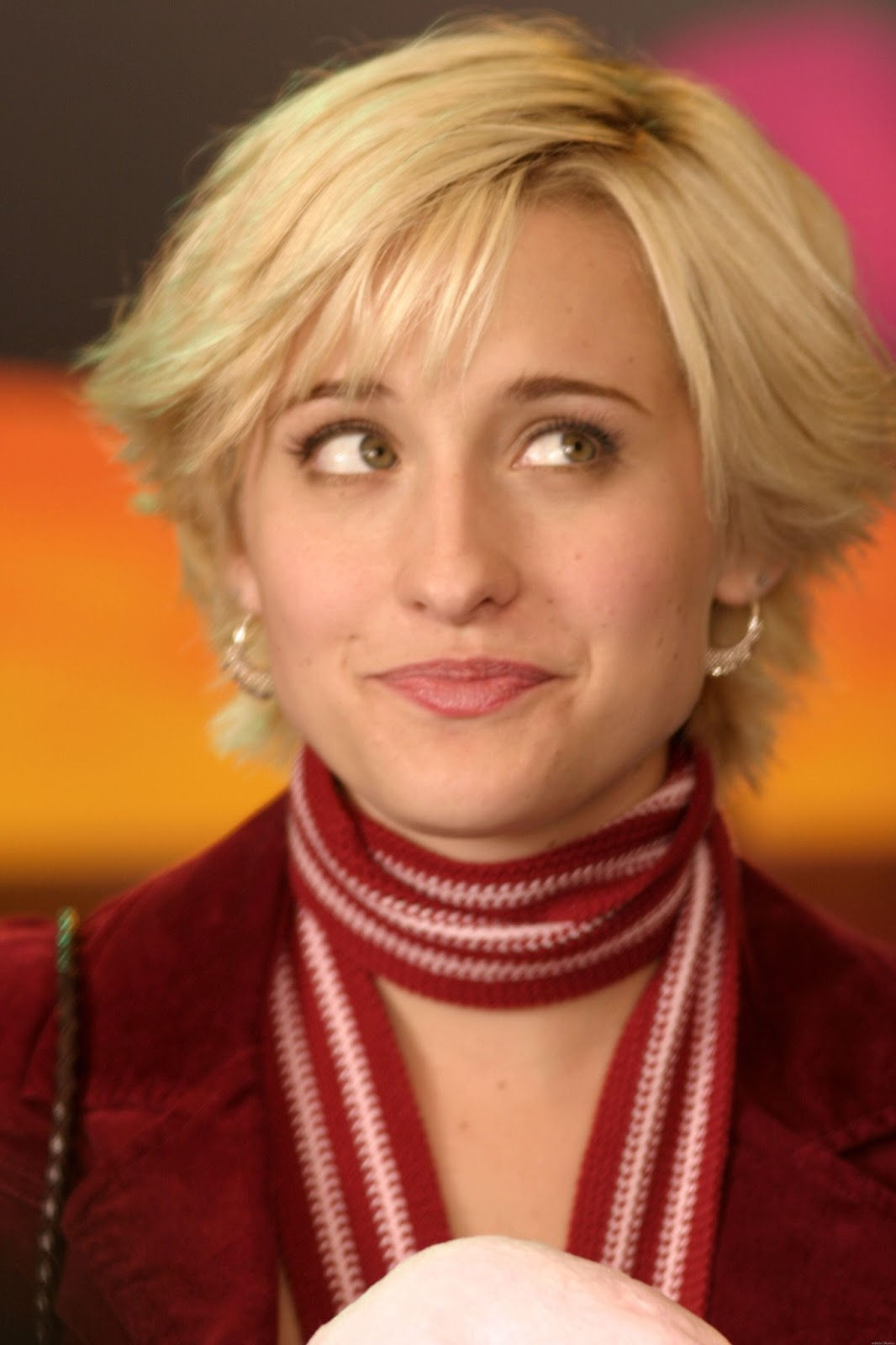 Wallpaper #JWen7ZIBSpphPi3-n1mk376 Allison Mack Photos TV Series Posters and Cast