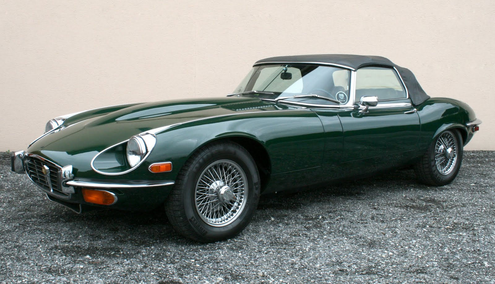 Wallpaper #4v-gZ5MB3lSXT3zUaeK8240 How Old is a Classic Car 1970 Jaguar E Type V 12