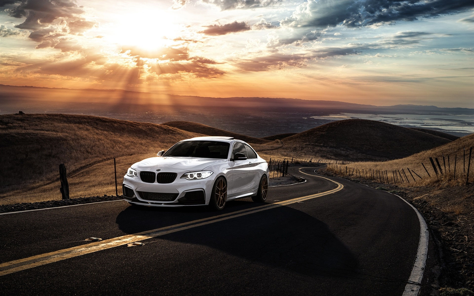 Wallpaper #RBklGo8BtGB6xQ78N3Qh44 Fondos De Pantalla BMW M235i Coche Blanco Puesta Del Sol Nubes