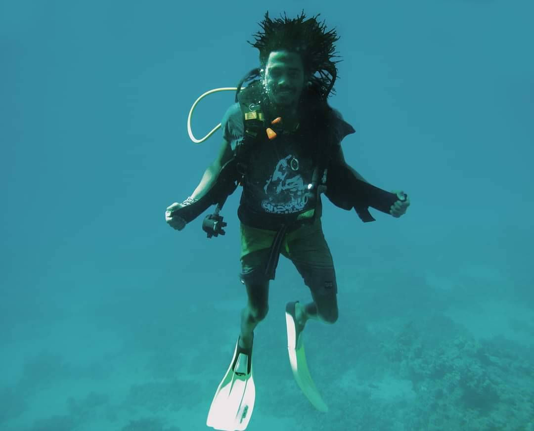 Wallpaper #dWfJ65IBSpphPi3-3k4I189 Scuba Latex Fan