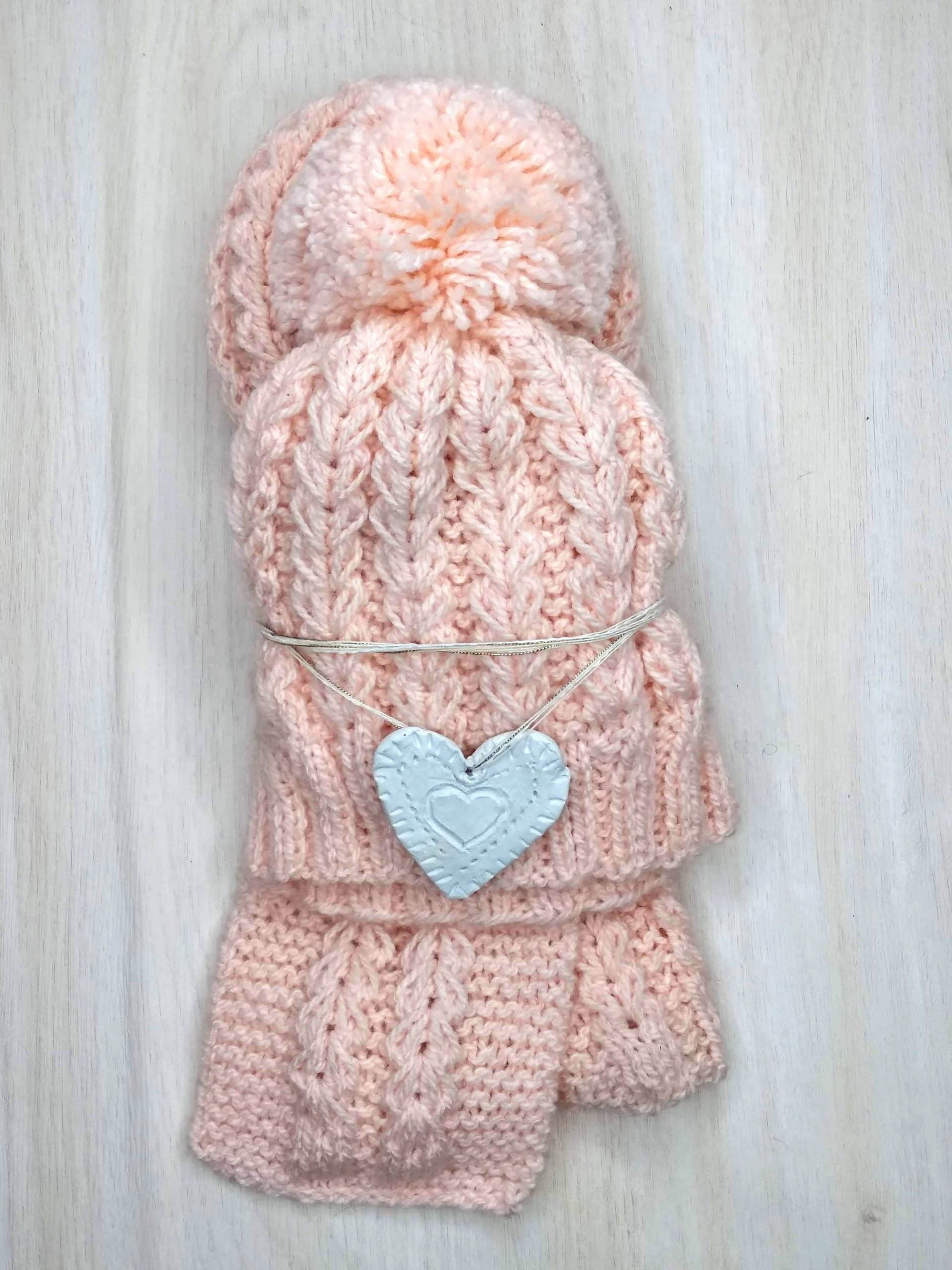 Wallpaper #HGdy7ZIBSpphPi3-_1jy193 Knitted Heart Scarf and Beanie for Toddles