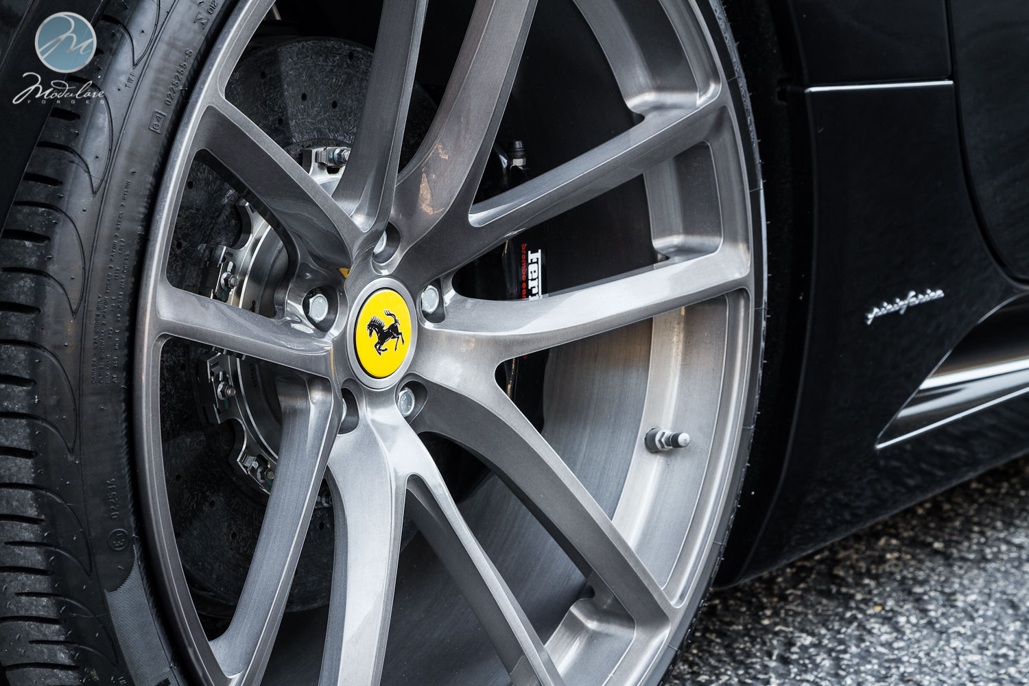 Wallpaper #W7j325IBJvJKYCmEfflv320 Ferrari California Riding on Modulare B30 2122 Tinted Wheels Gtspirit