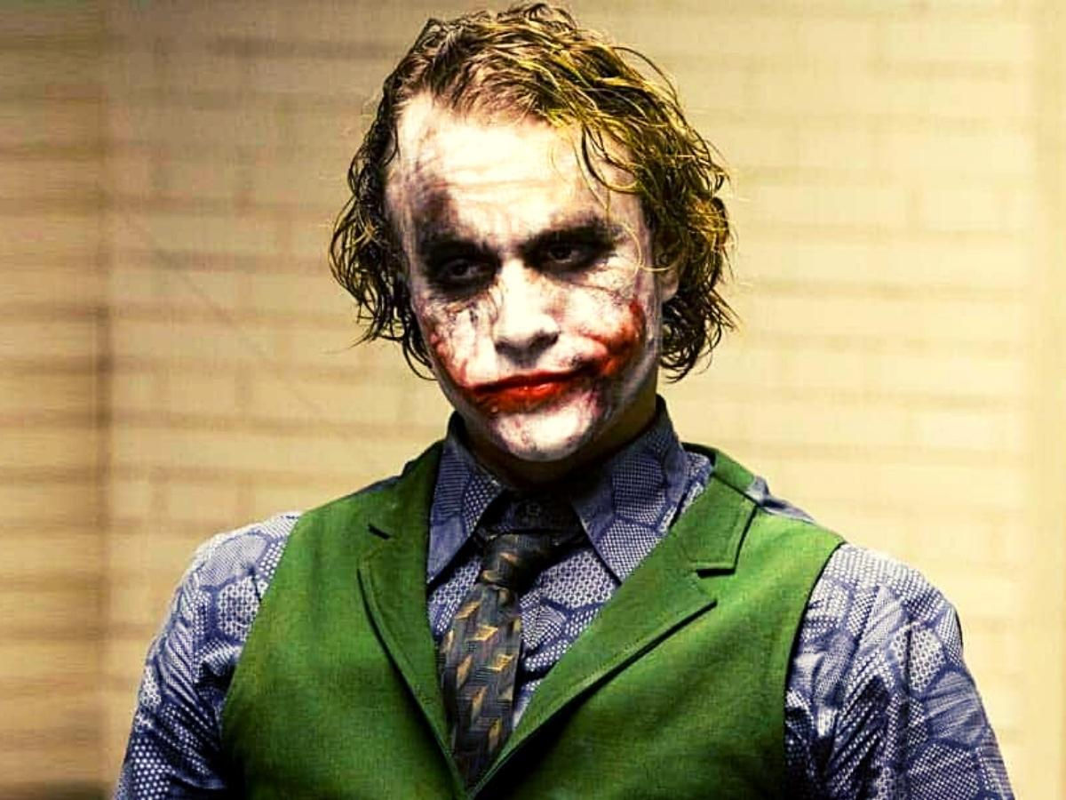 Wallpaper #1BlXLo8BtGB6xQ7855SS45 Why Does the Joker Lick His Lips in the Dark Knight