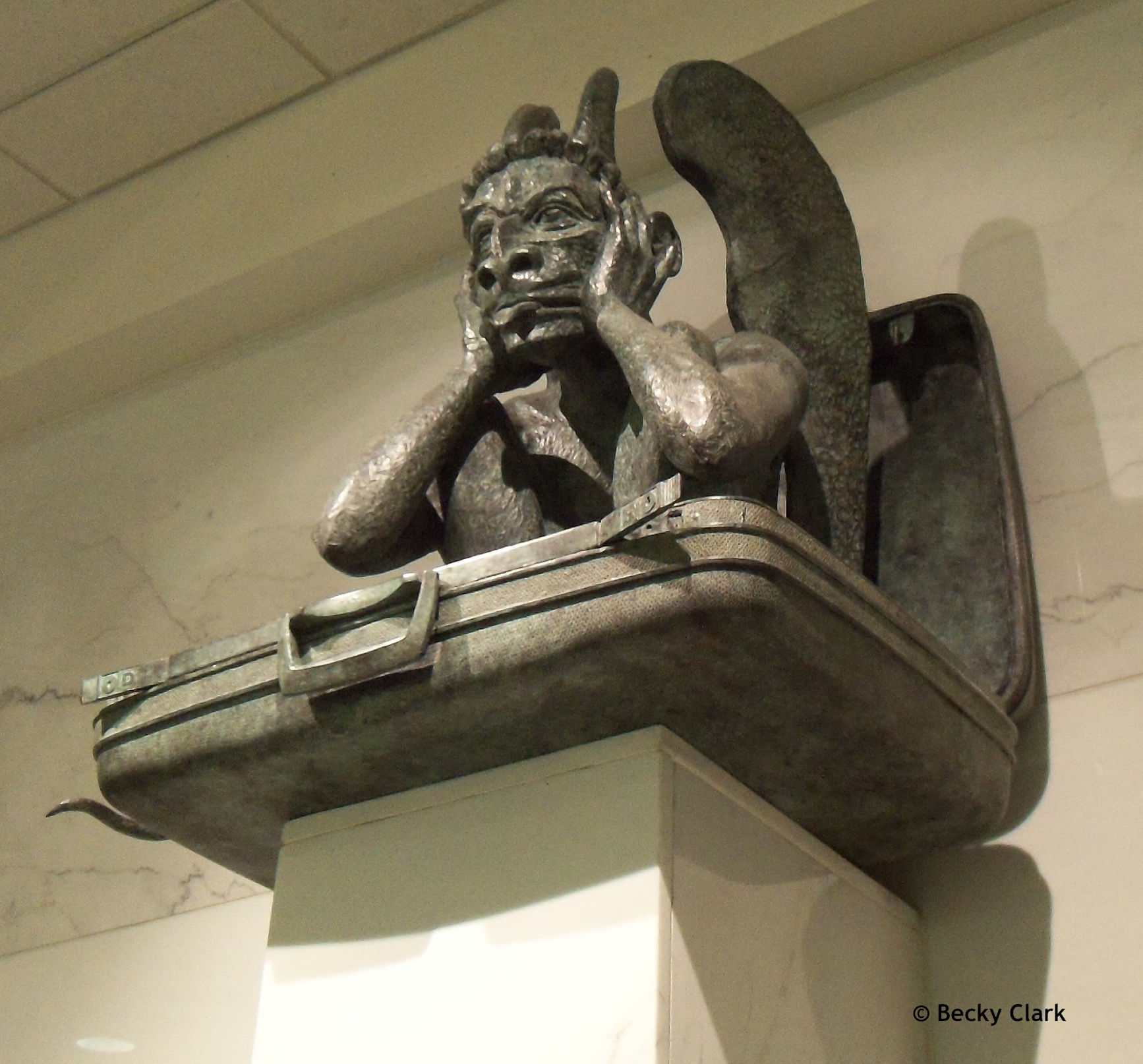 Wallpaper #s2eZ6JIBSpphPi3-Fj1x163 Gargoyles Becky Clark Author