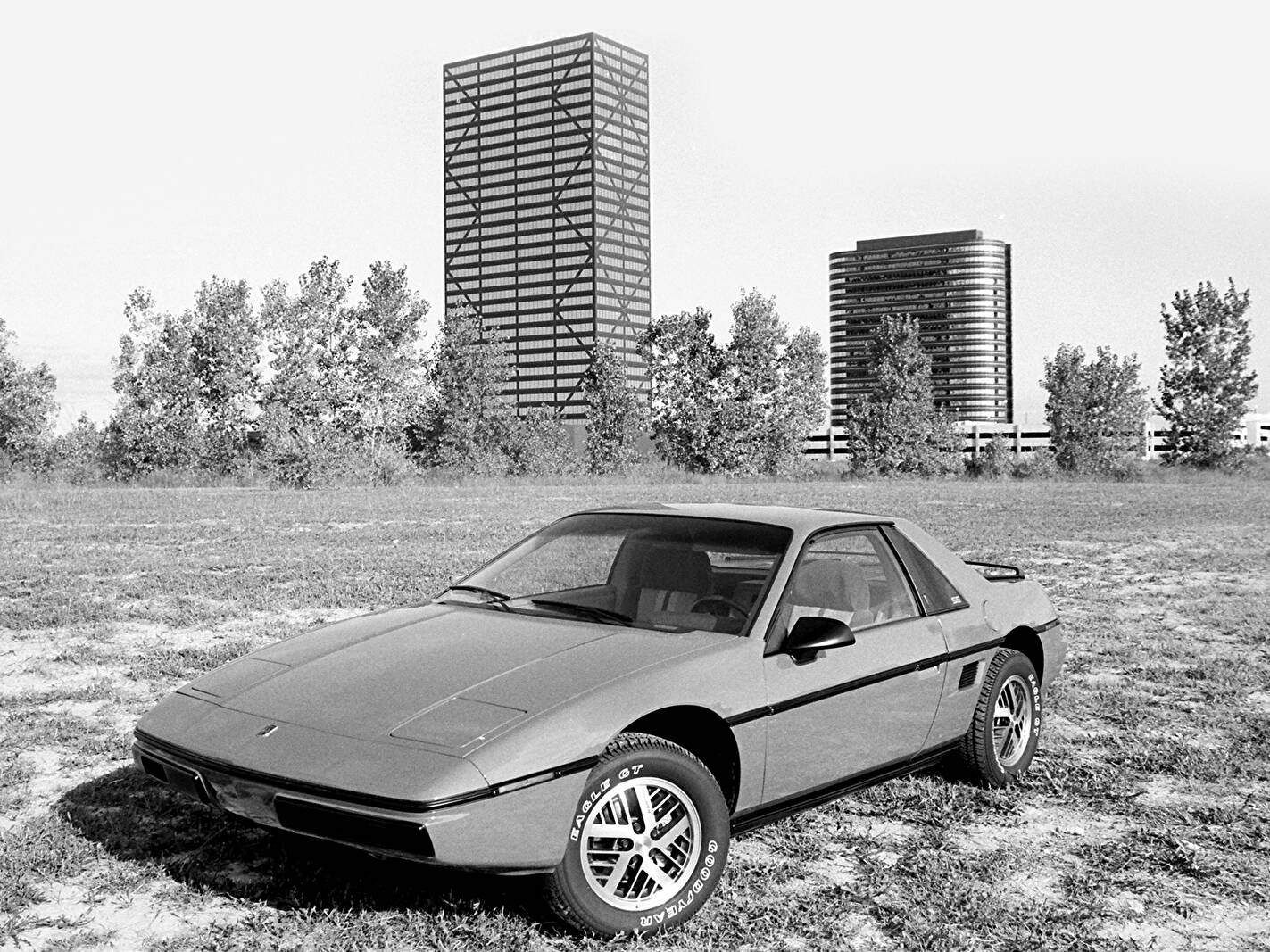 Wallpaper #9yxhSZMB0E1QgA7w2fLL239 Fiche Technique Pontiac Fiero 25 1983 1988