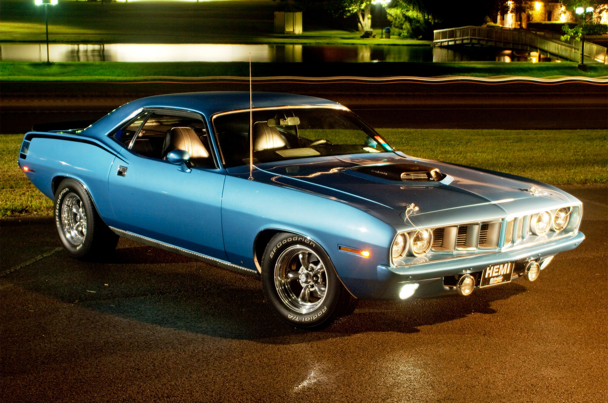 Wallpaper #lnOZg44BFI5NbQks9htG41 A Blue 1970 Plymouth Barracuda Parked at Night
