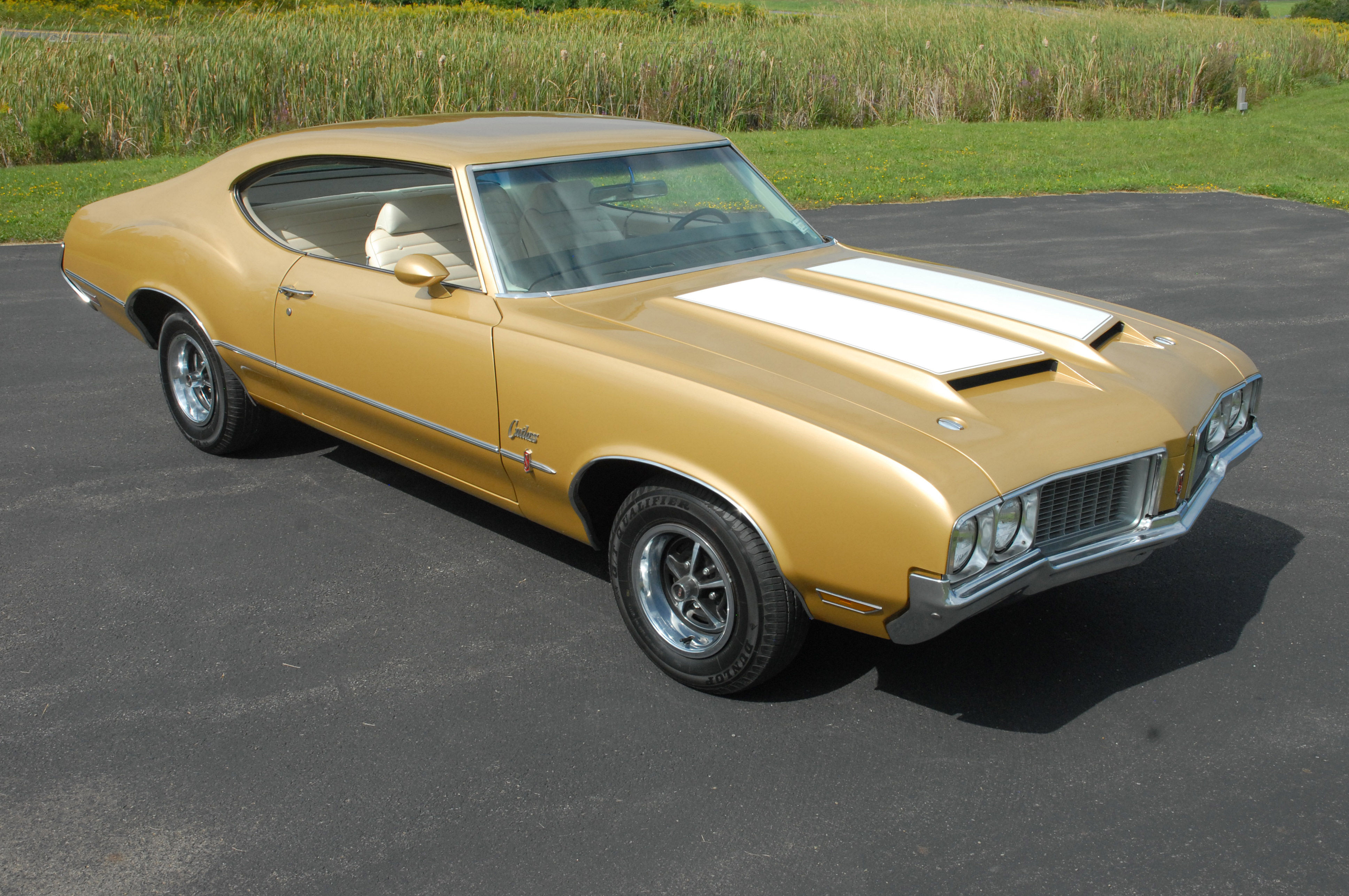 Wallpaper #fBmQN48BtGB6xQ78oKbU35 Weird Options Set This 1970 Oldsmobile Cutlass S Apart from the Rest