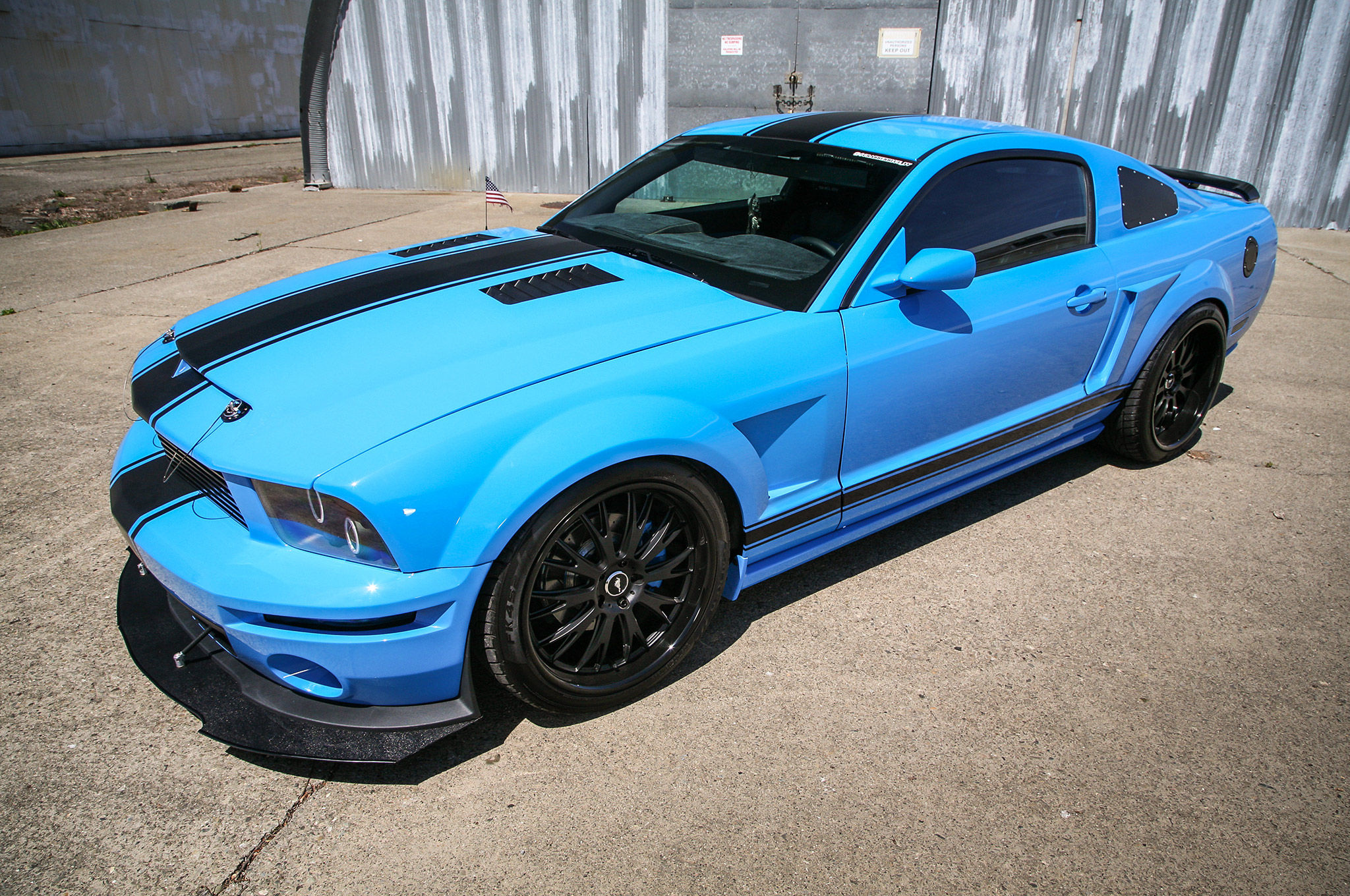 Wallpaper #BGjjFpMBSpphPi3-kQ3960 A Grabber Blue Three Valve 2005 Ford Mustang GT Built for Show Go
