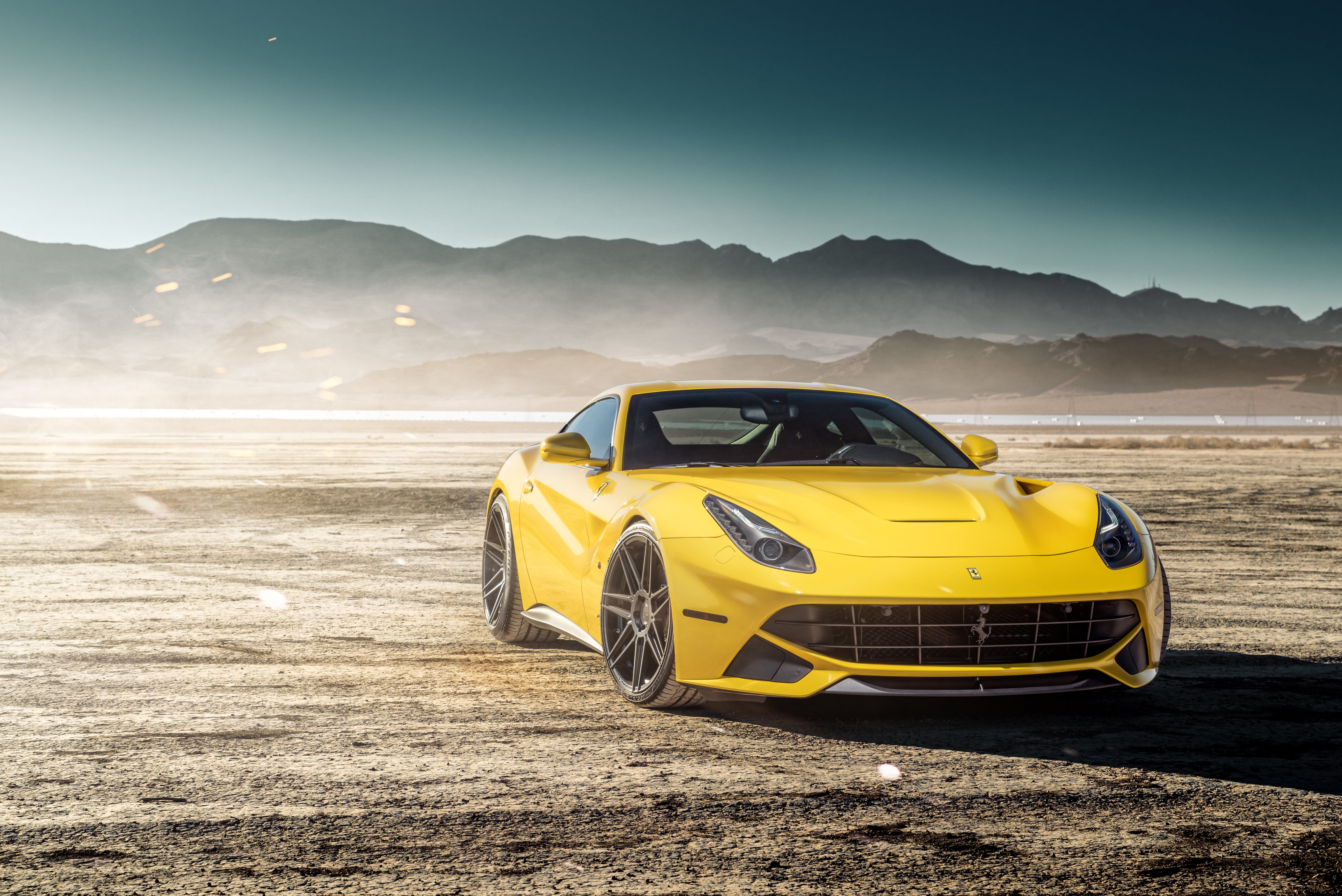 Wallpaper #uUVBl44B7YBJg1BVEqDP9 Yellow Ferrari 458 Speciale Aperta in the Desert