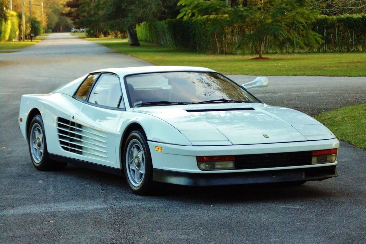 Wallpaper #L_AJf5cBi4JM6agGmiBh86 Ferrari Testarossa Z Policjantow Z Miami Na Sprzedaz
