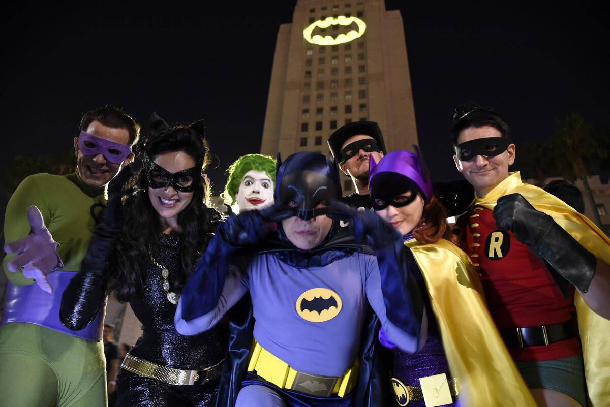 Wallpaper #shlEII8BtGB6xQ78dn0s7 Bat Signal Lights Up Los Angeles in Tribute to Adam West the Globe
