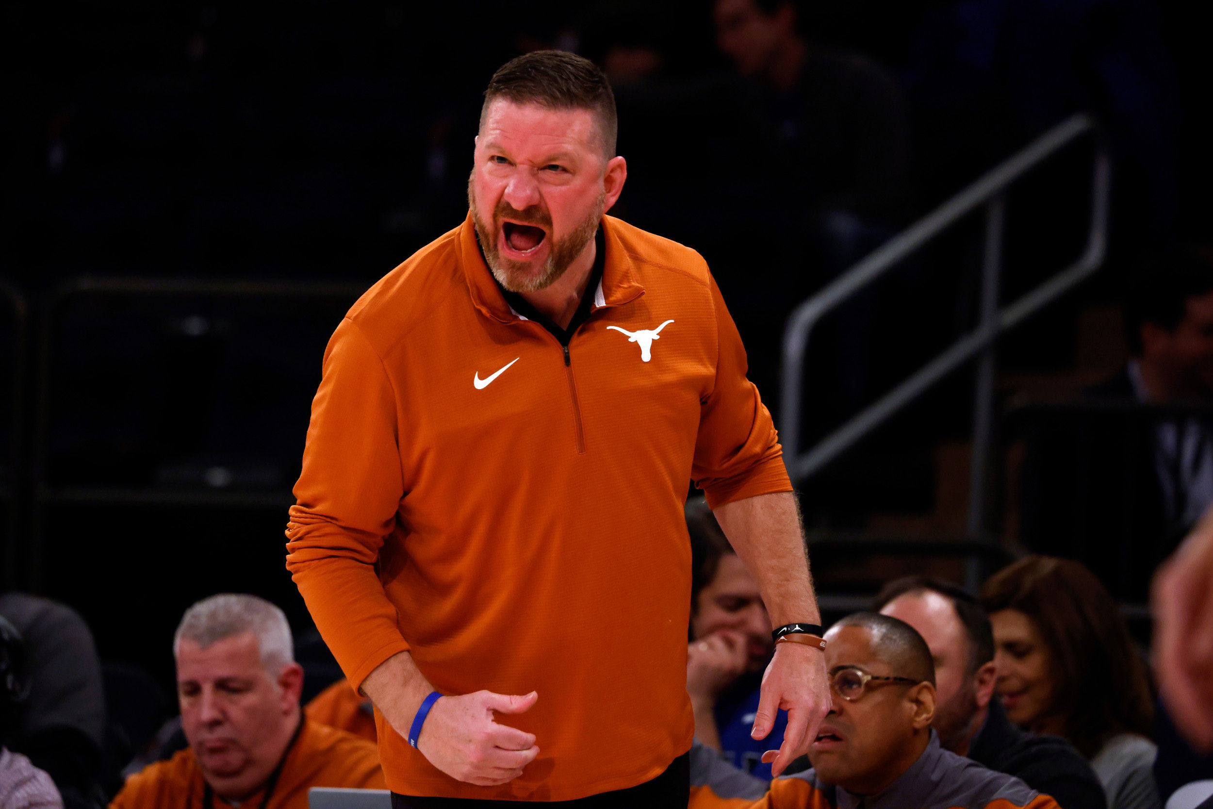 Wallpaper #12hxHJMBSpphPi3-HCIZ430 Texas Basketball Coach Chris Beards Domestic Violence Charges Revealed