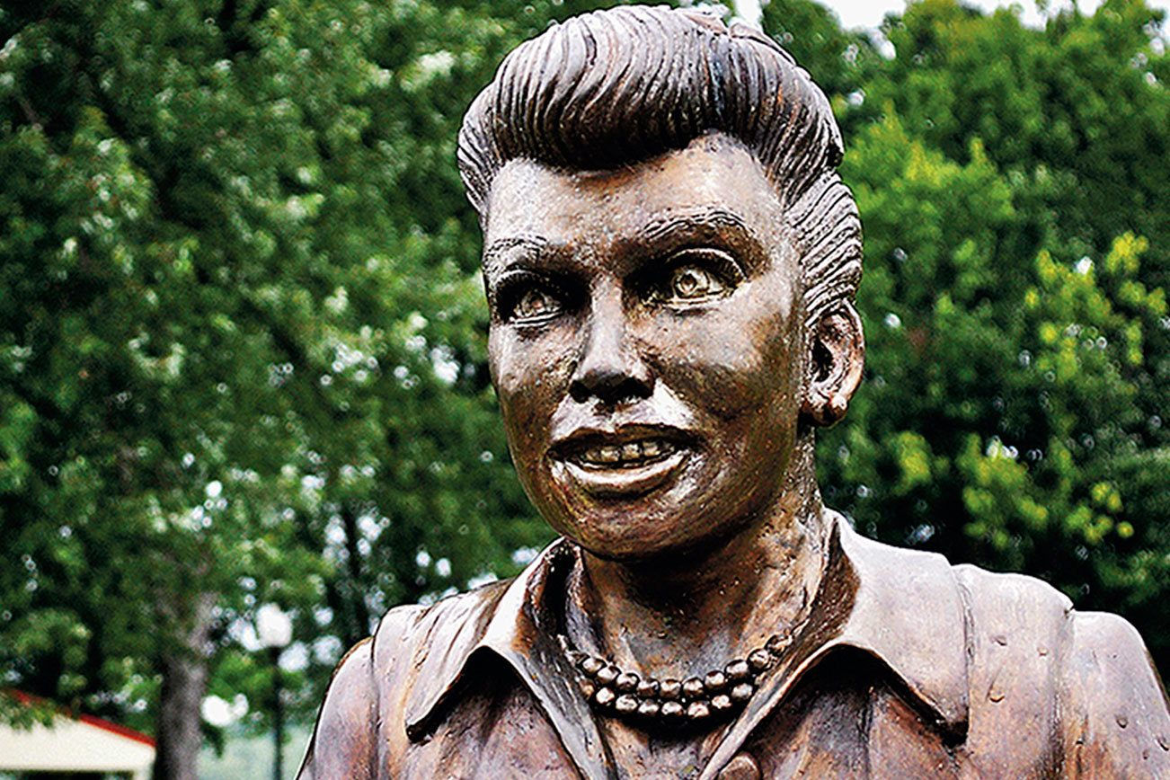 Wallpaper #gm0GaZcBycdYOYFTTnDM93 Where is Scary Lucy Statue Now at Alden Johnson Blog
