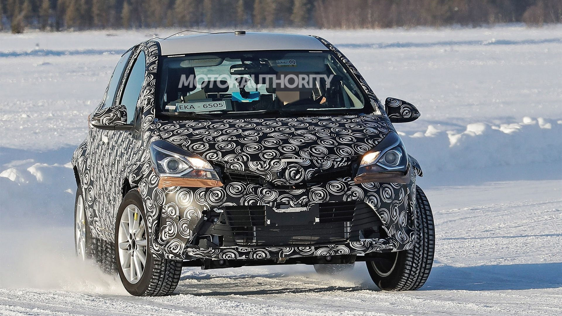 Wallpaper #GGen-ZIBSpphPi3--I4558 2022 Toyota Subcompact SUV Spy Shots