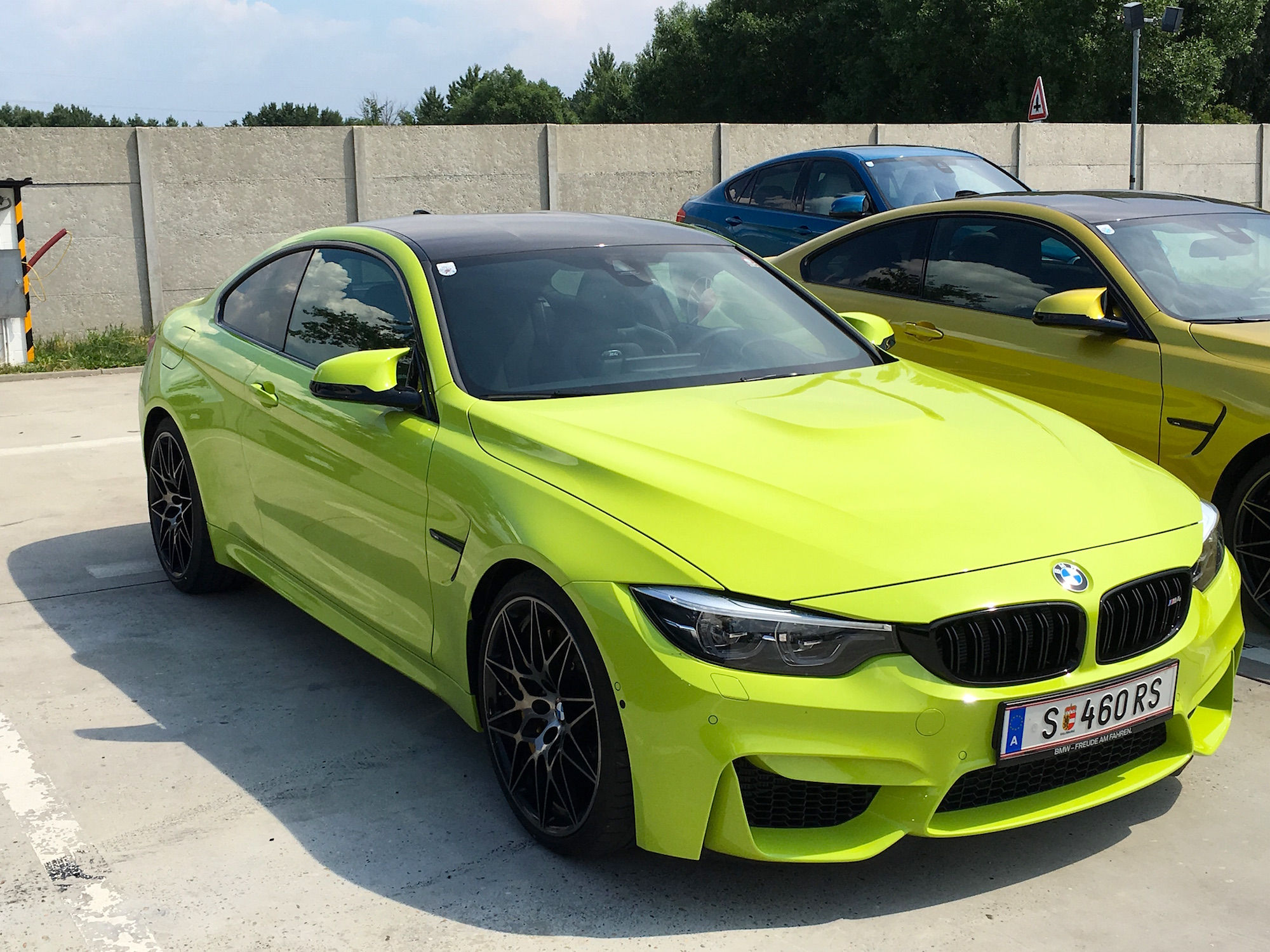 Wallpaper #OLjh2JIBJvJKYCmEZOru463 Neon Green Individual BMW M4