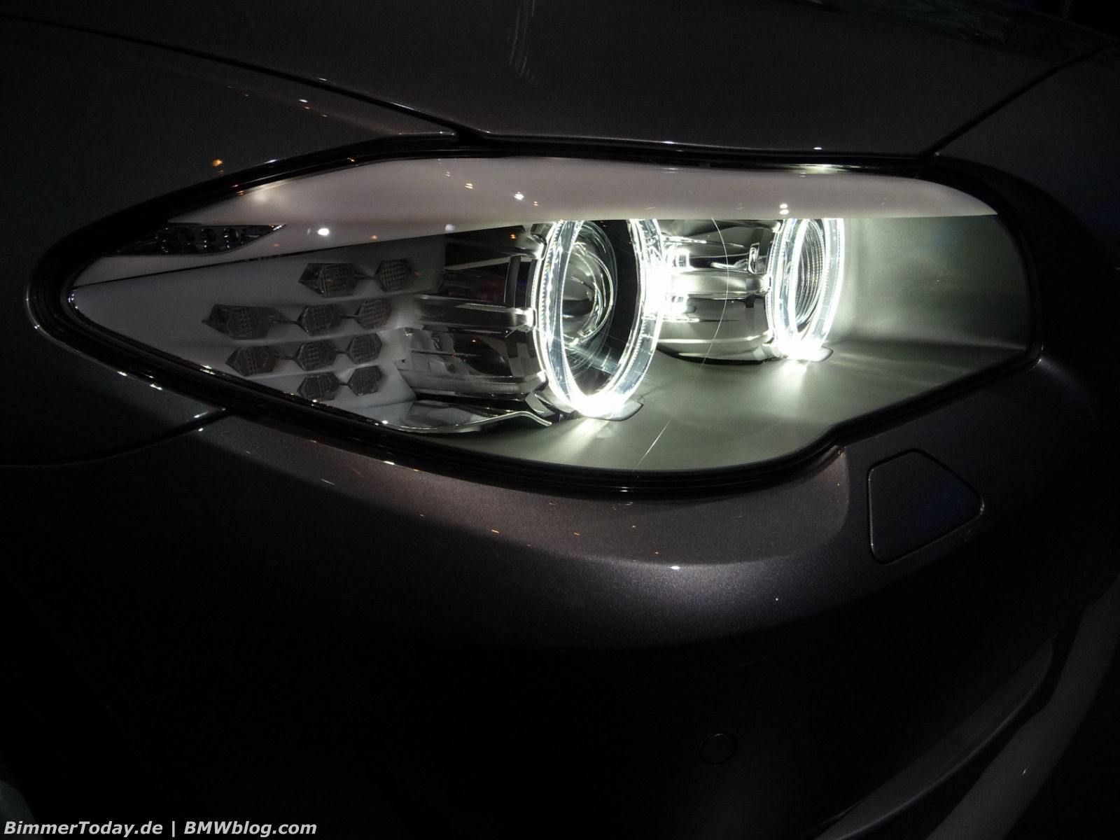 Wallpaper d691b Exclusive Live Photos 2011 BMW 5 Series Lighting Front and Rear HD Wallpaper d691b