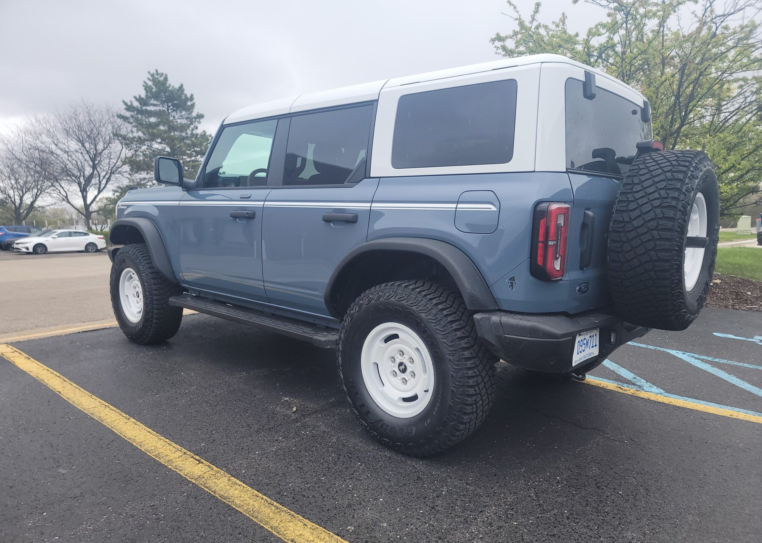 Wallpaper #4mfrD5MBSpphPi3-d_Bs90 2023 Heritage Edition Bronco in Azure Gray Metallic W White Mod Top