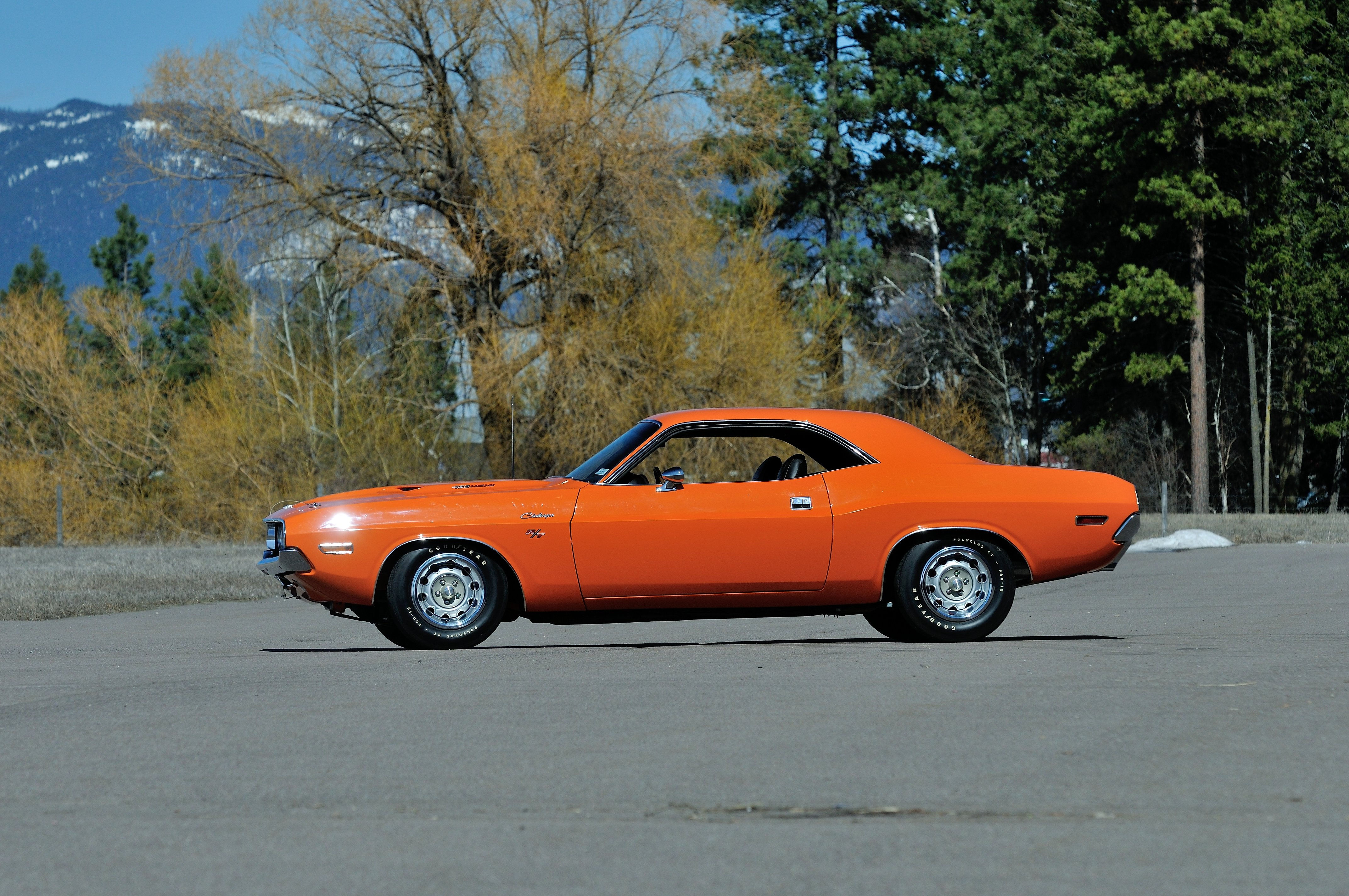 Wallpaper #ZHMQg44BFI5NbQks_xk222 A Classic Orange 1970 Plymouth Barracuda