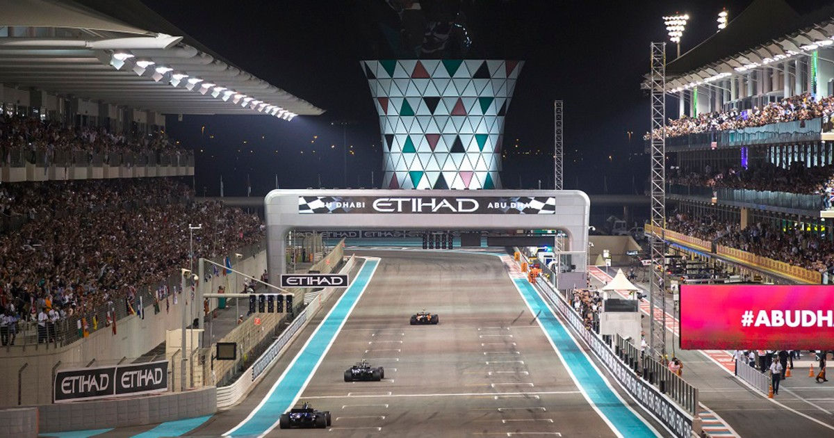Wallpaper #6bl-3ZIBJvJKYCmErABD14 Yas Marina Circuit the Famous Formula 1 Race Track in Abu Dhabi