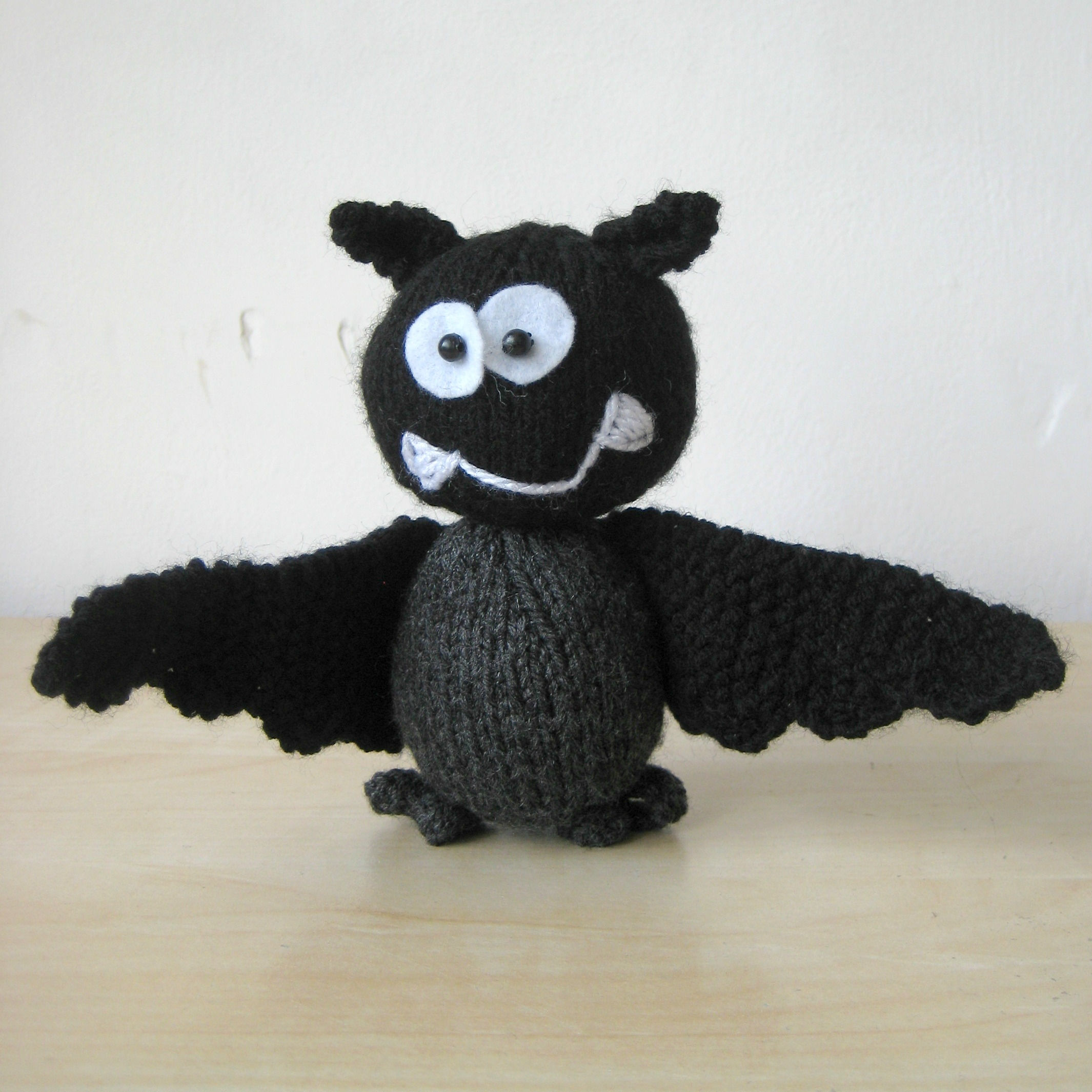 Wallpaper #hmeI95IBSpphPi3-uIae248 Billy the Bat Toy Knitting Pattern on Luulla
