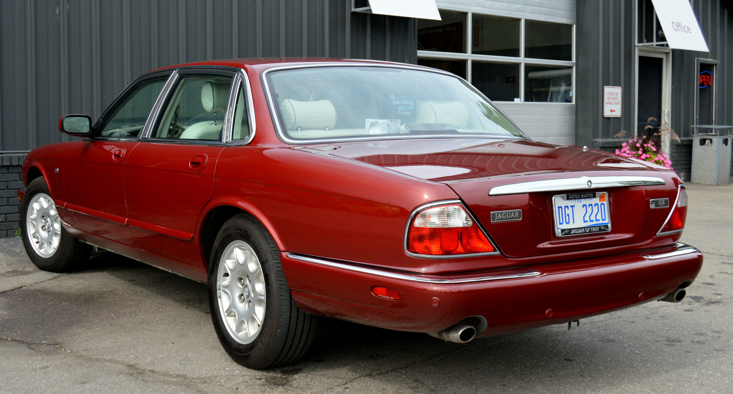 Wallpaper #pmebAZMBSpphPi3-Dqtr90 Steves European Automotive 2003 Jaguar Xj8 Low Mileage Sold