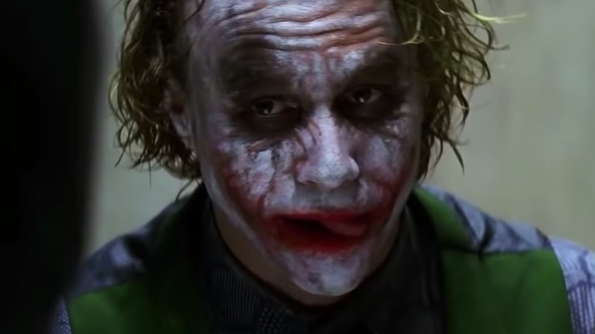 Wallpaper #8mgCGpMBSpphPi3-0hmI192 Explanation of How Heath Ledgers Lip Licking Tic as the Joker Came