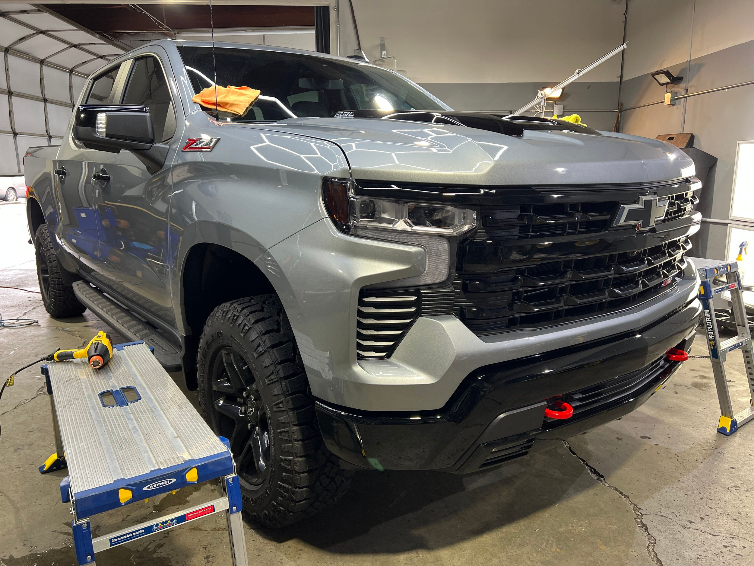 Wallpaper #OuquVZMBlwTYPL18rA5u441 2024 Chevy Silverado Sterling Gray Metallic Jacki Carolan