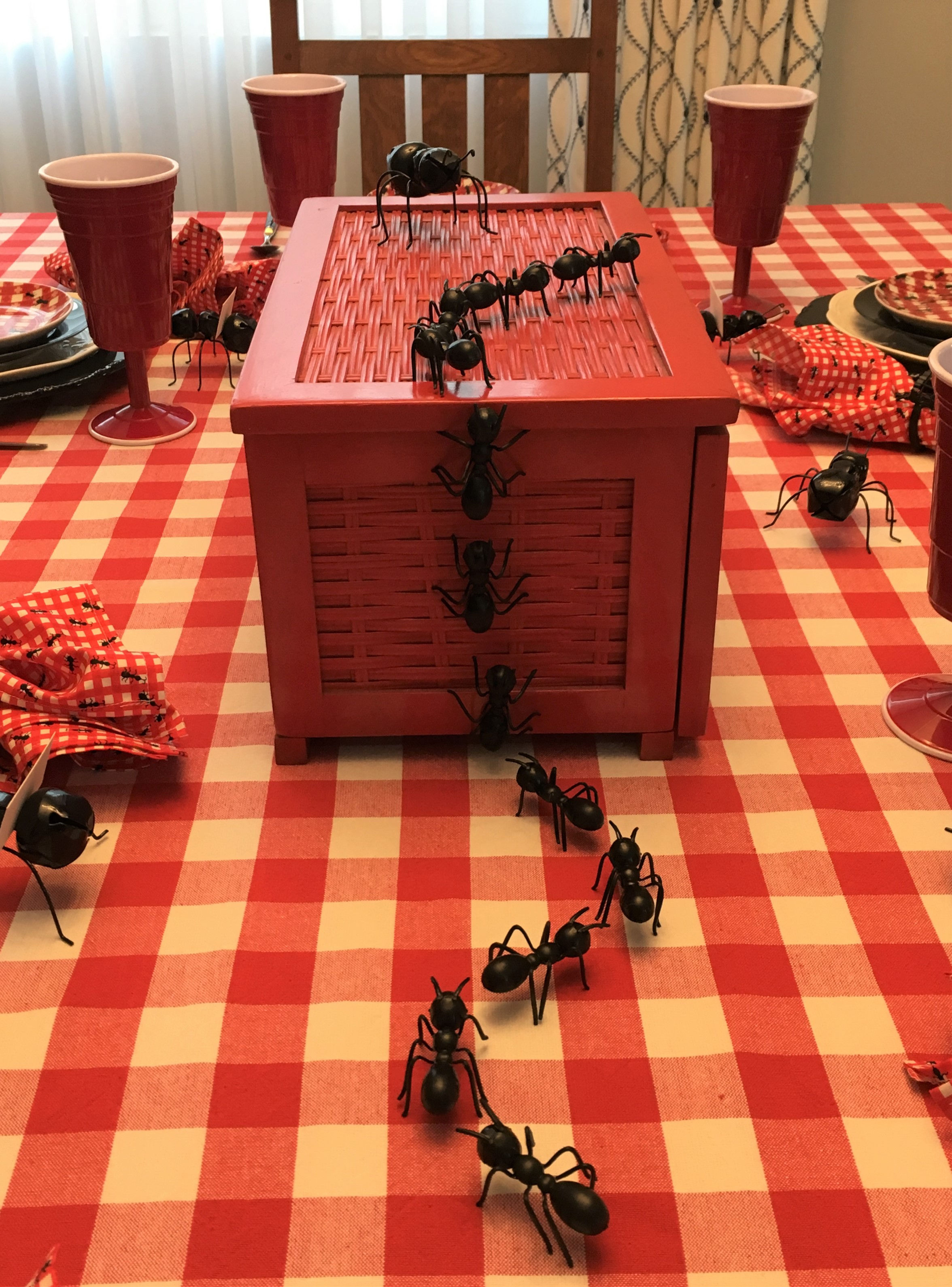 Wallpaper #9Sz7SZMB0E1QgA7wY_R5377 Ants at the Picnic Tablescape Whispers of the Heart