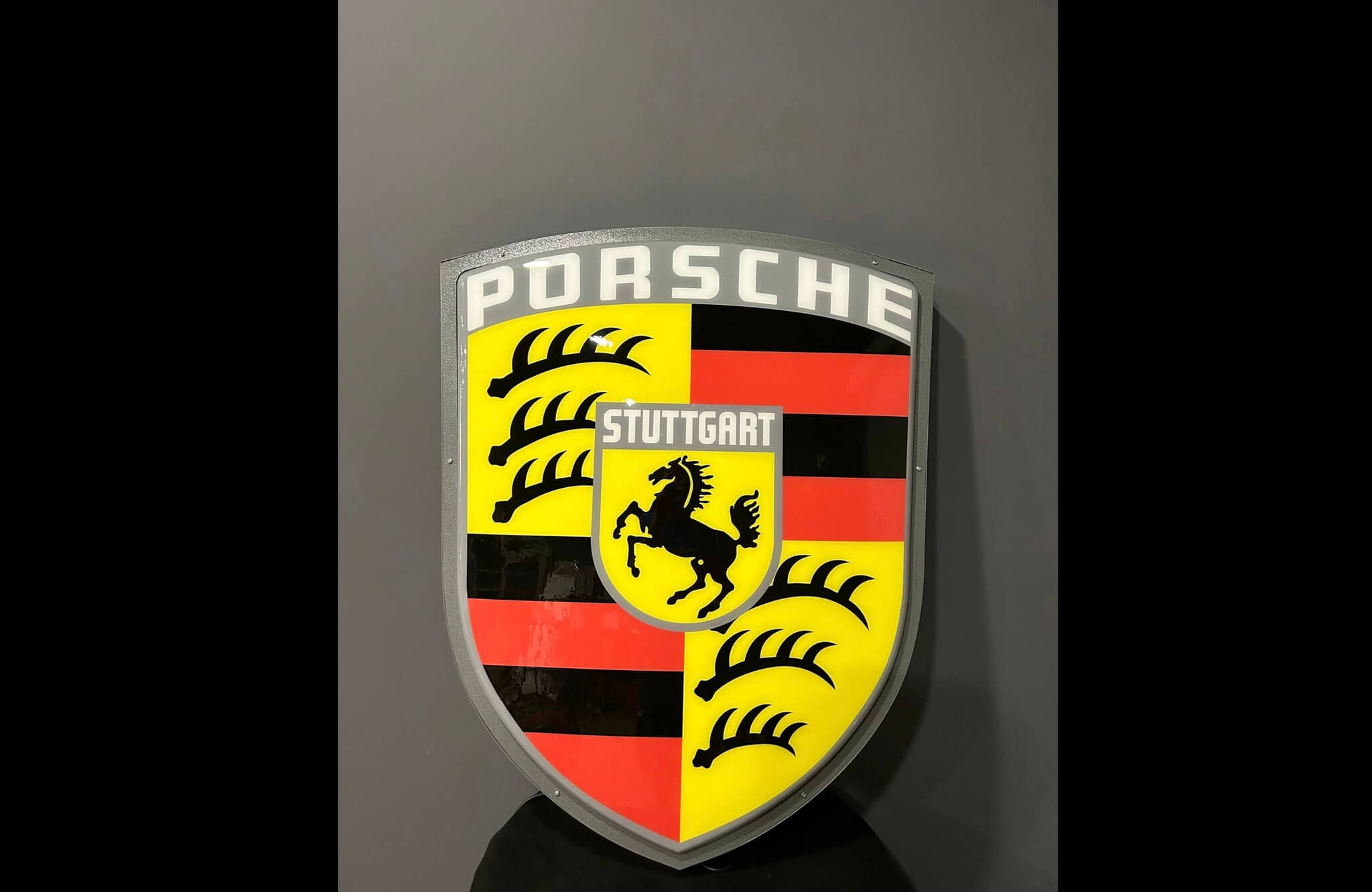 Wallpaper #Vc6CJZMB71dOy6JZRBQr158 No Reserve Illuminated Porsche Crest Style Sign Pcarmarket