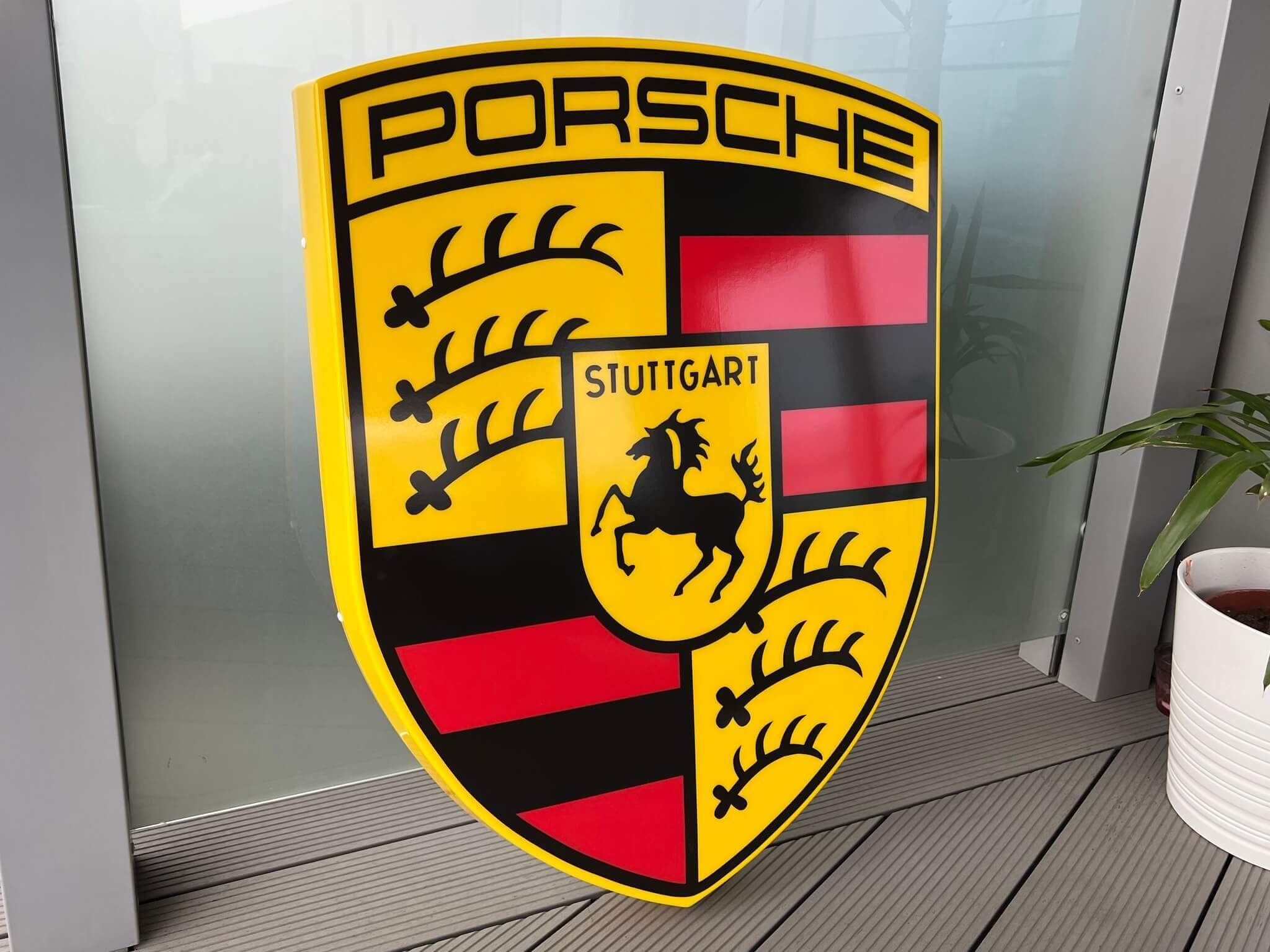 Wallpaper #Vc6CJZMB71dOy6JZRBQr185 No Reserve Illuminated Porsche Crest Style Sign Pcarmarket